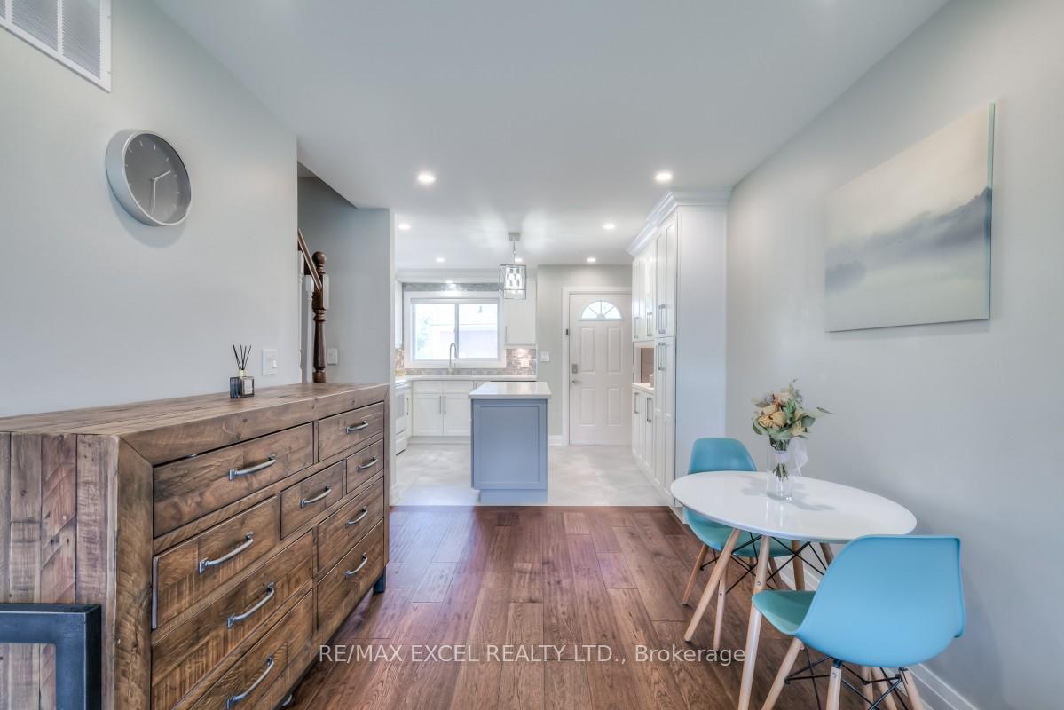 Photo 5 of 105 Faithful Way, Markham, Milliken Mills East — HOMEH