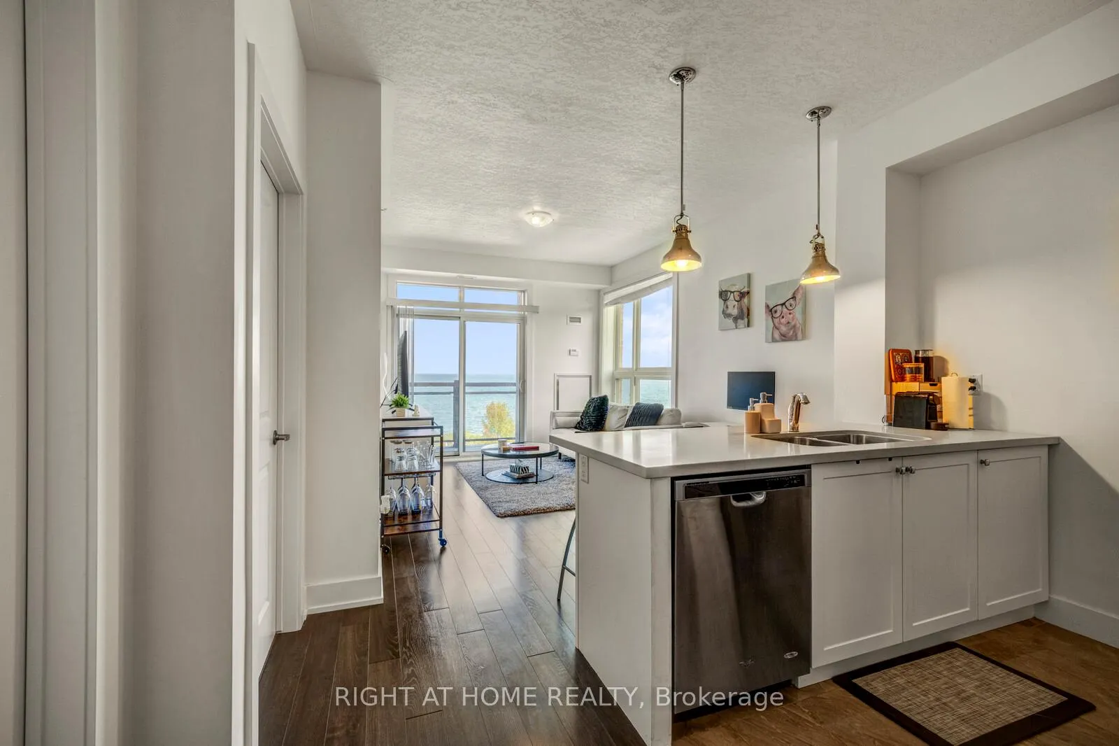 Photo 2 of Unit 309, 35 Southshore Crescent, Hamilton, Lakeshore — HOMEH
