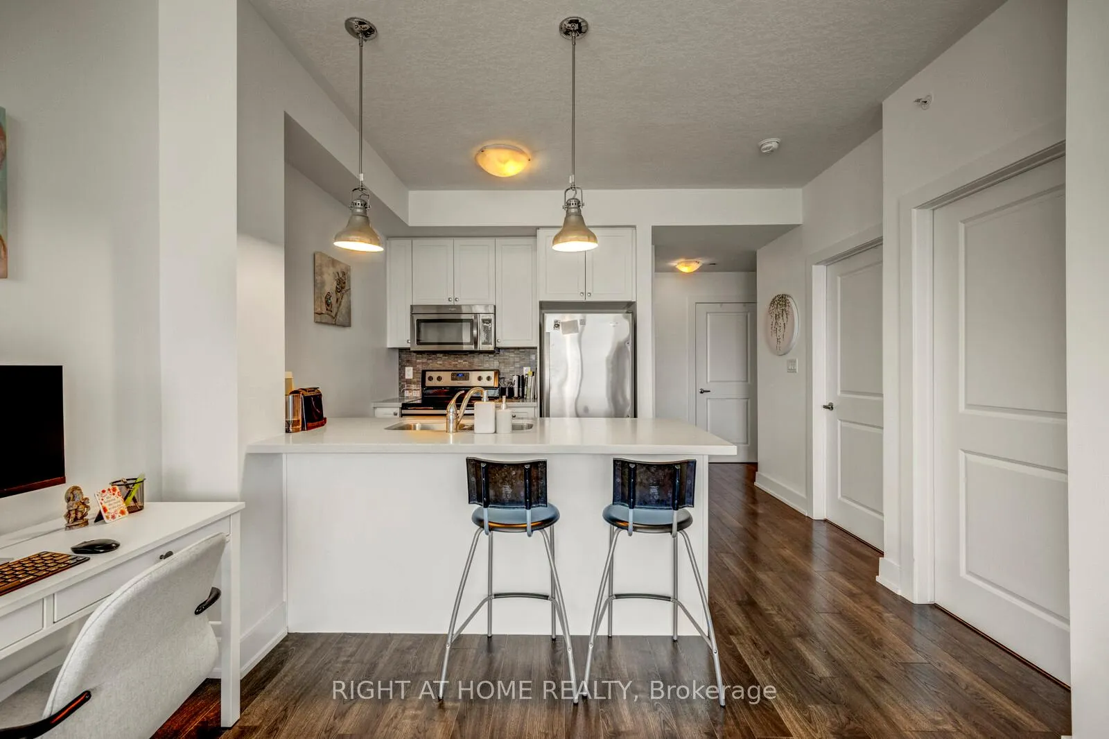 Photo 5 of Unit 309, 35 Southshore Crescent, Hamilton, Lakeshore — HOMEH