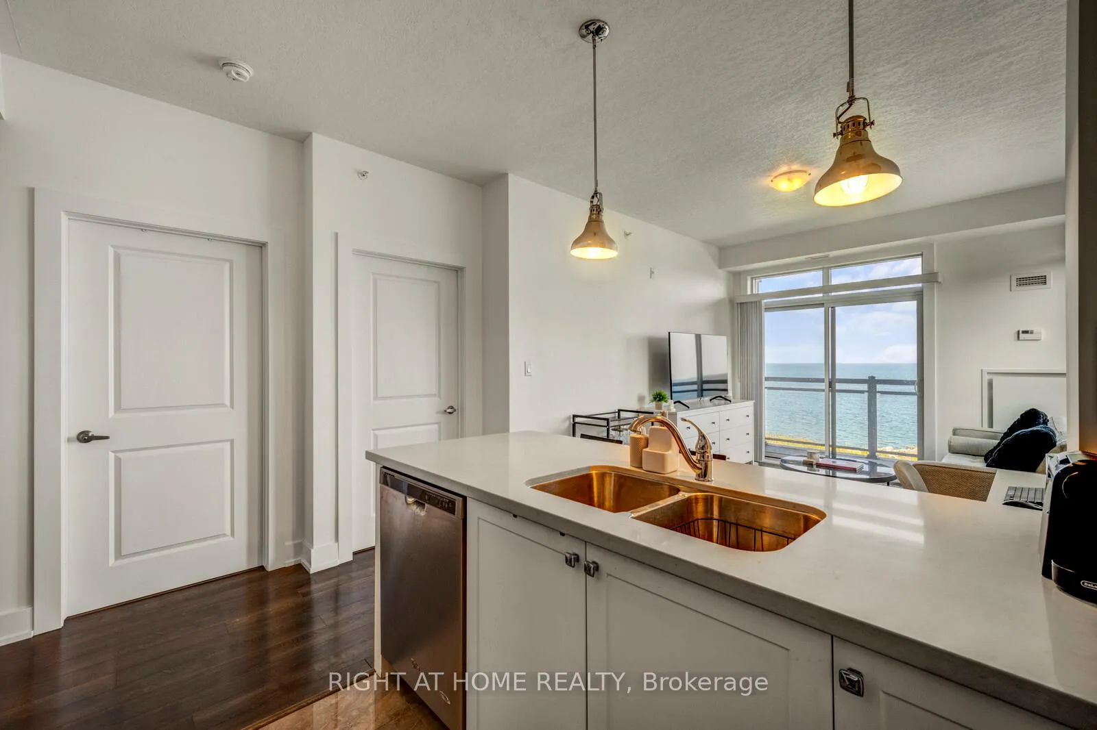 Photo 10 of Unit 309, 35 Southshore Crescent, Hamilton, Lakeshore — HOMEH