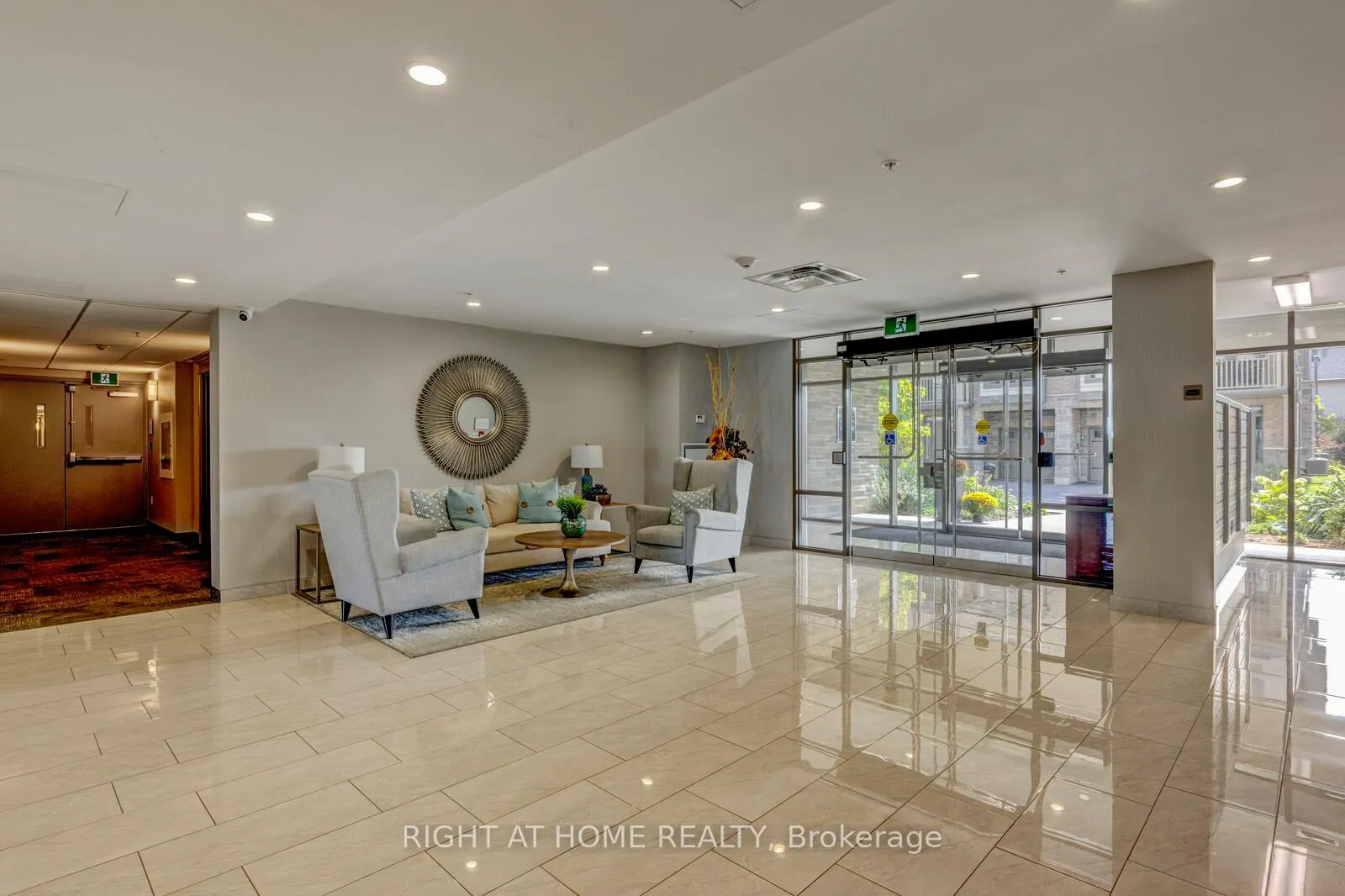 Photo 19 of Unit 309, 35 Southshore Crescent, Hamilton, Lakeshore — HOMEH