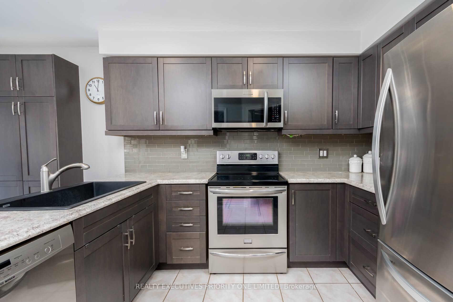 Photo 14 of 6 Bird Street, Barrie, Edgehill Drive — HOMEH