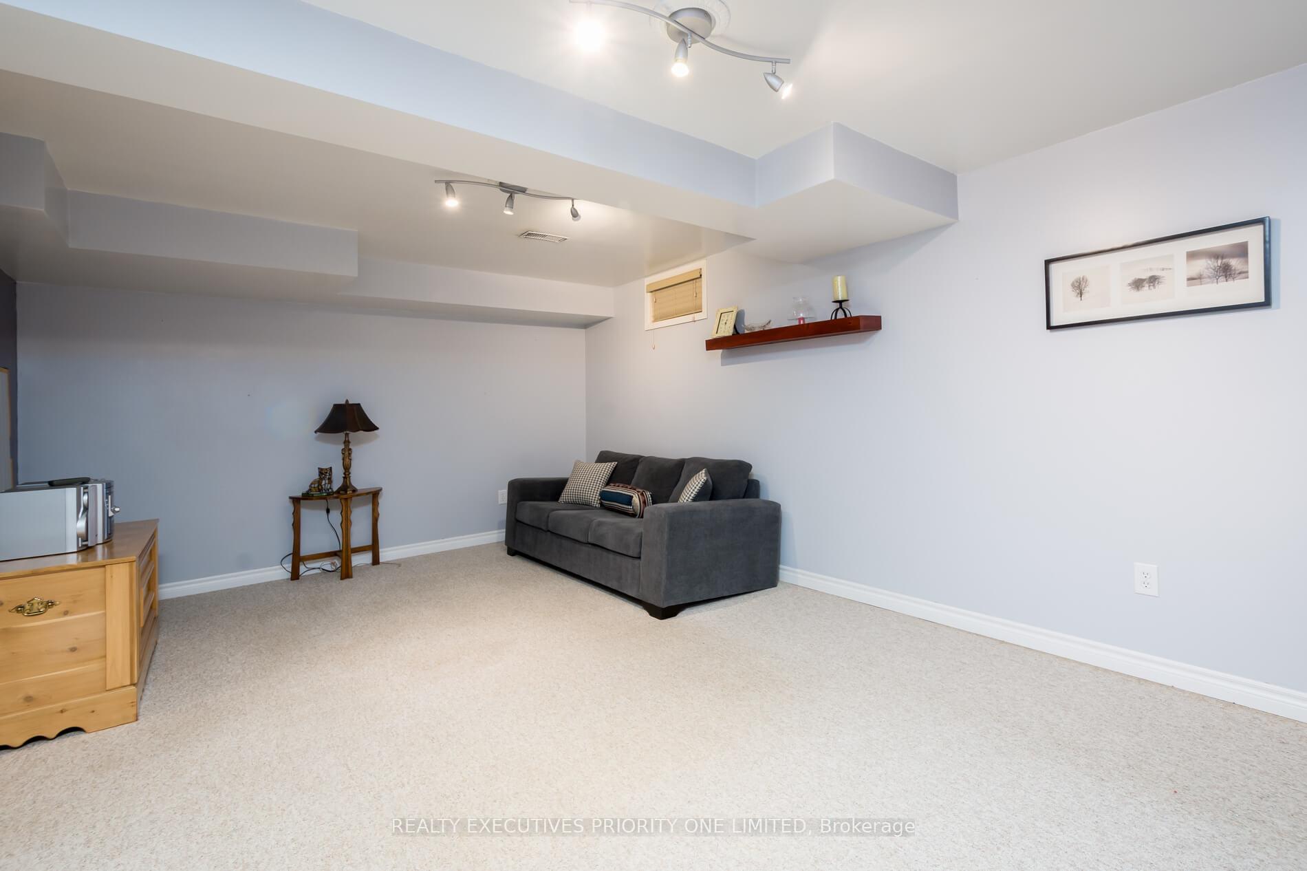 Photo 24 of 6 Bird Street, Barrie, Edgehill Drive — HOMEH