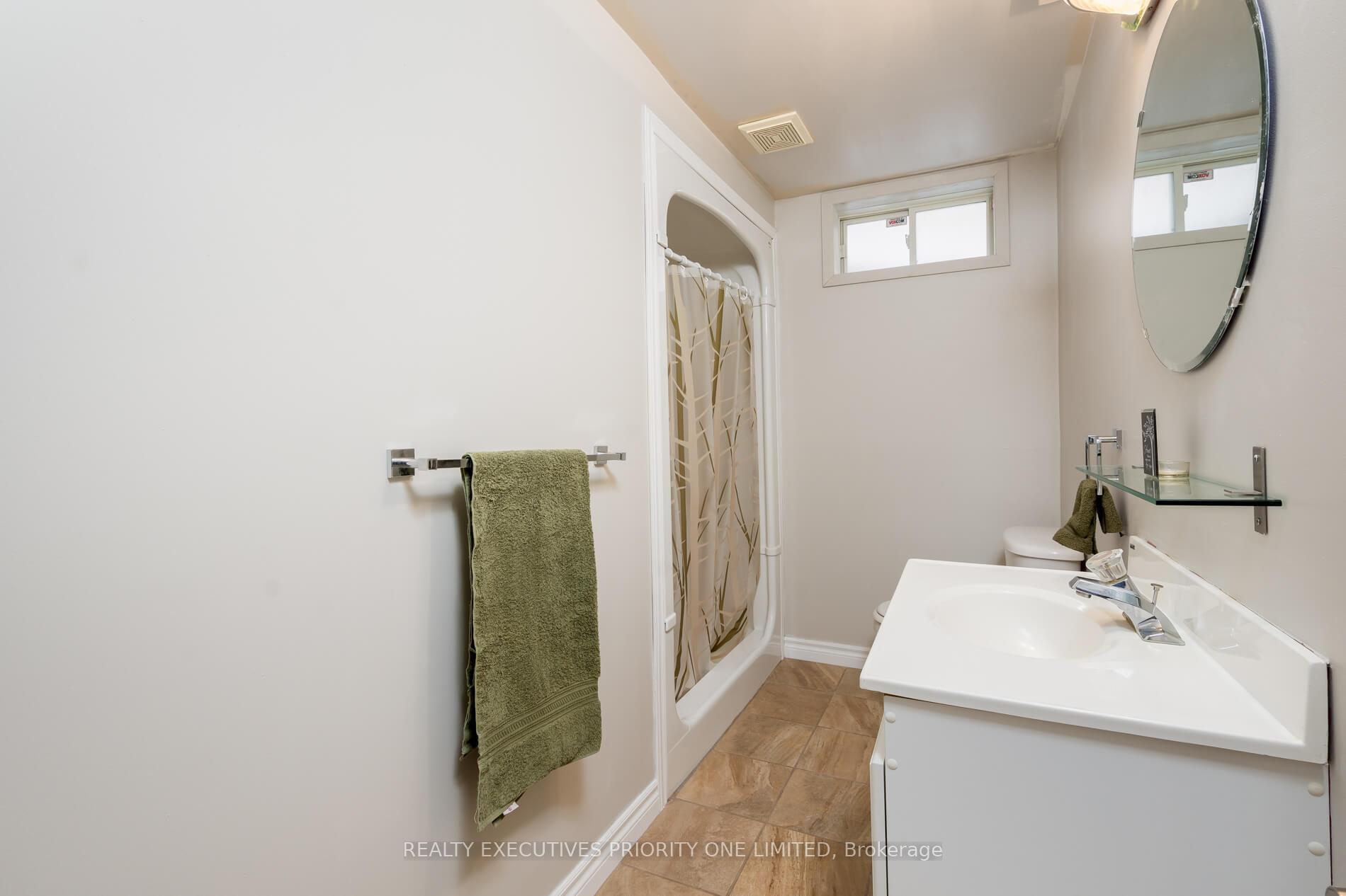 Photo 23 of 6 Bird Street, Barrie, Edgehill Drive — HOMEH