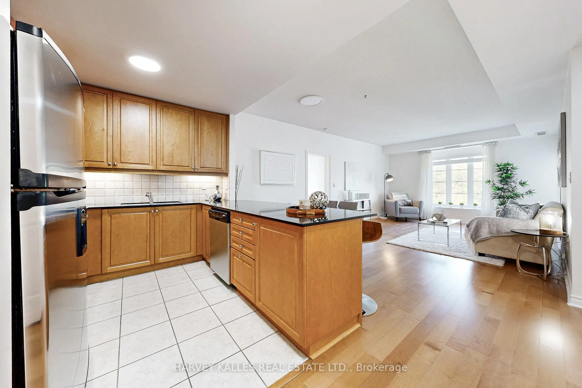 Photo 5 of Unit 405, 4620 Highway 7, Vaughan, East Woodbridge — HOMEH