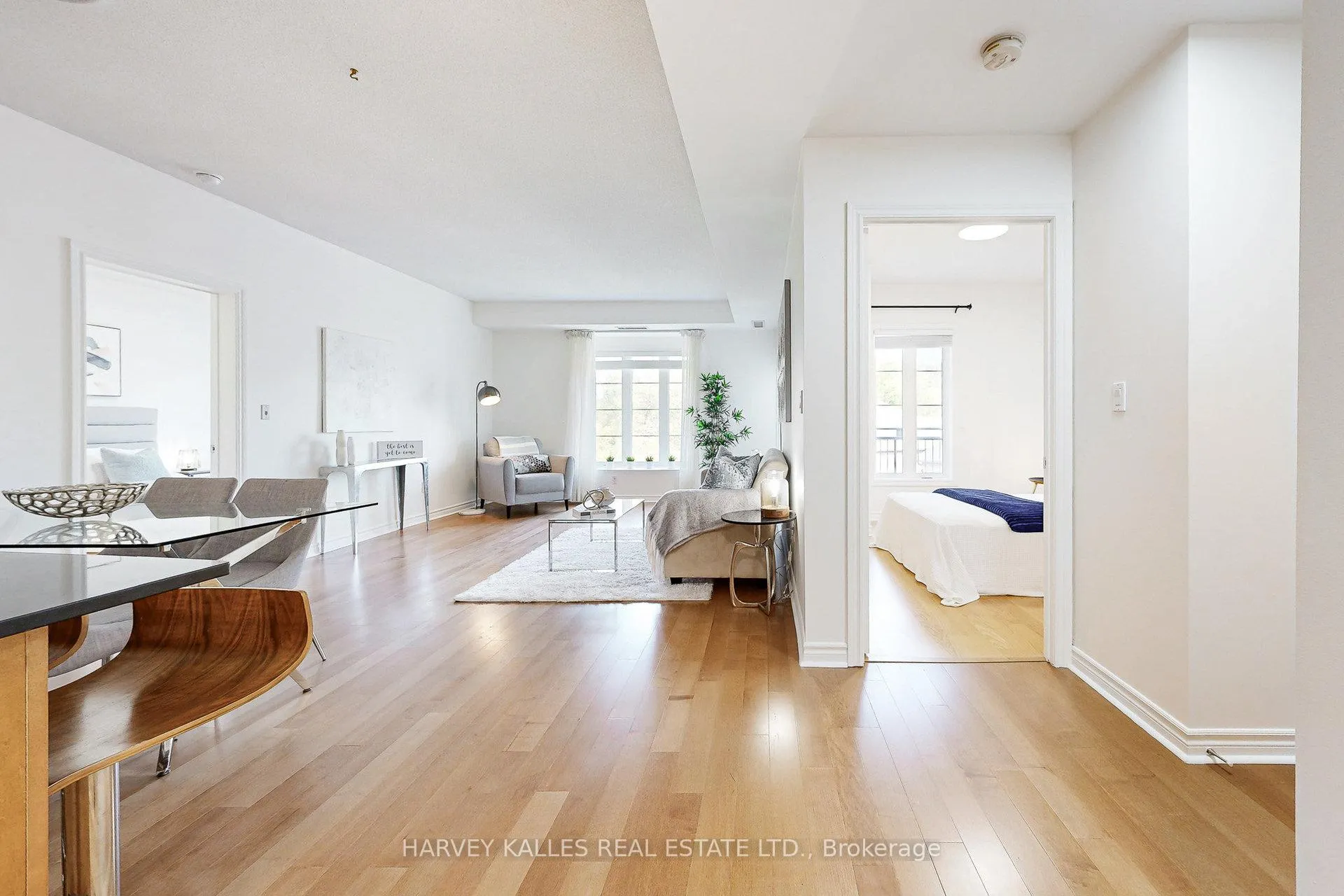 Photo 6 of Unit 405, 4620 Highway 7, Vaughan, East Woodbridge — HOMEH