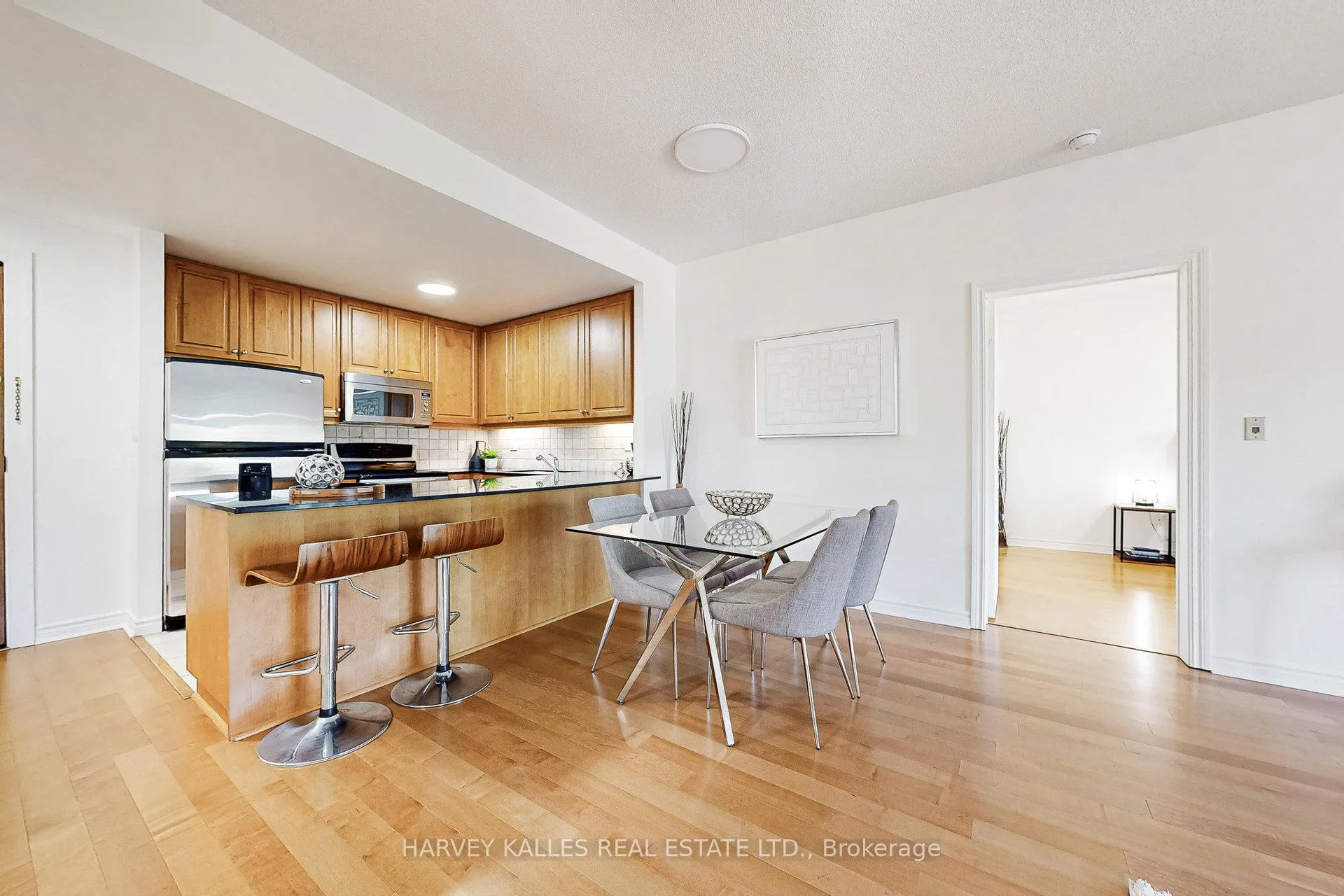 Photo 12 of Unit 405, 4620 Highway 7, Vaughan, East Woodbridge — HOMEH