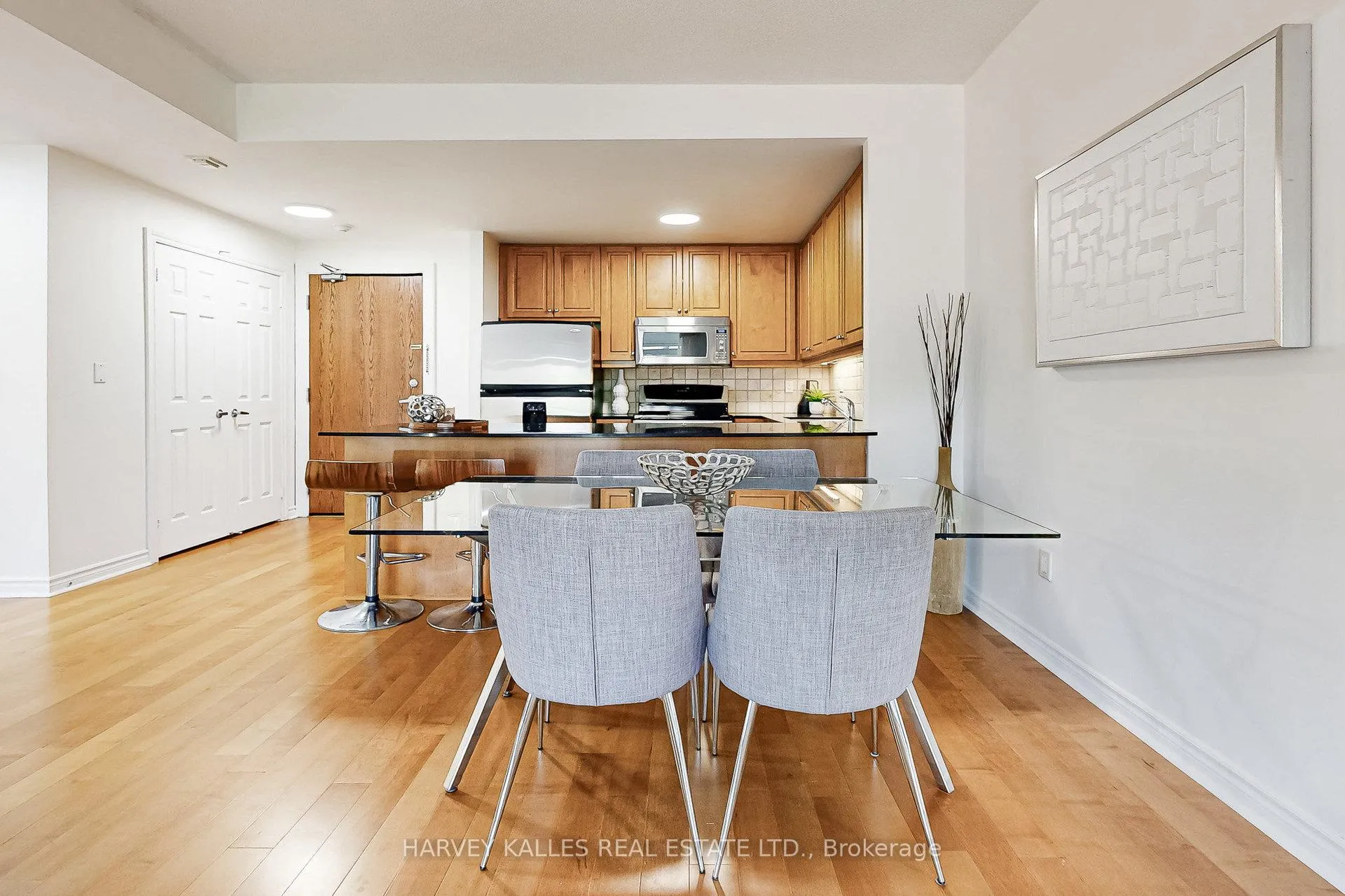 Photo 13 of Unit 405, 4620 Highway 7, Vaughan, East Woodbridge — HOMEH