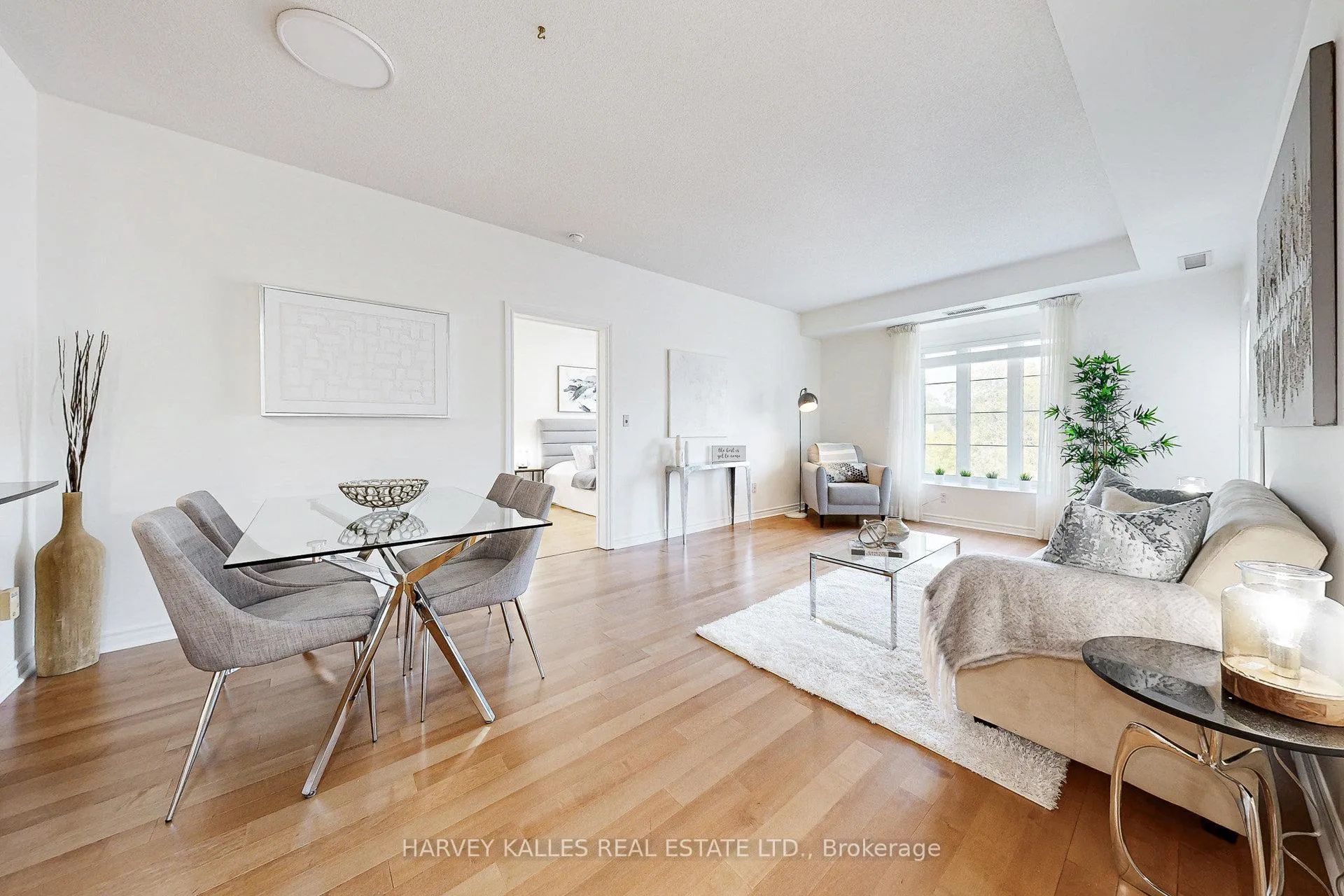 Photo 15 of Unit 405, 4620 Highway 7, Vaughan, East Woodbridge — HOMEH