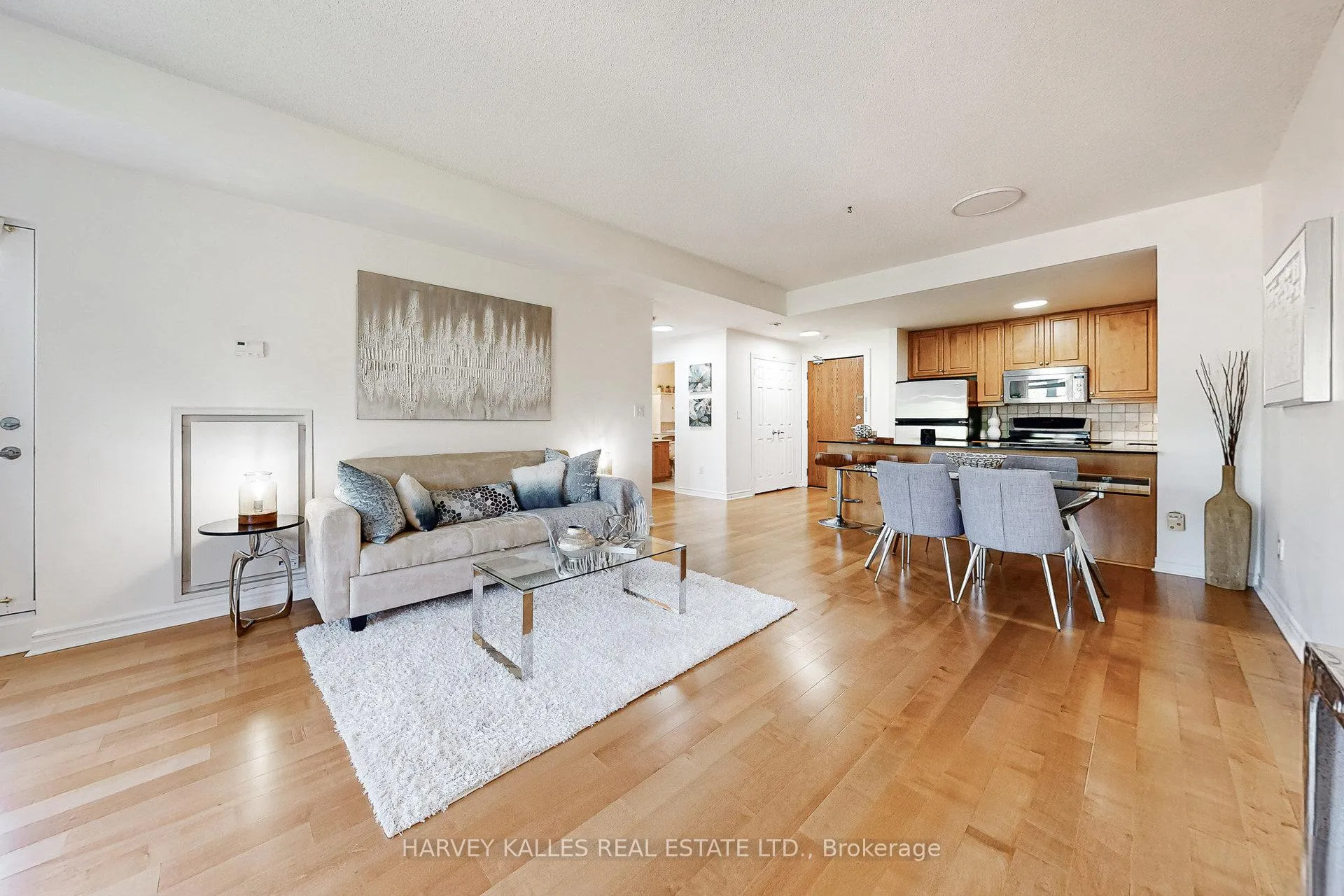 Photo 19 of Unit 405, 4620 Highway 7, Vaughan, East Woodbridge — HOMEH