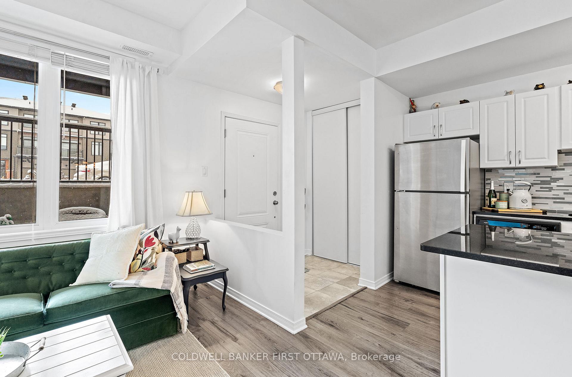 Photo 6 of Unit F, 365 Haliburton Heights, Ottawa, Kanata - Emerald Meadows/Trailwest — HOMEH