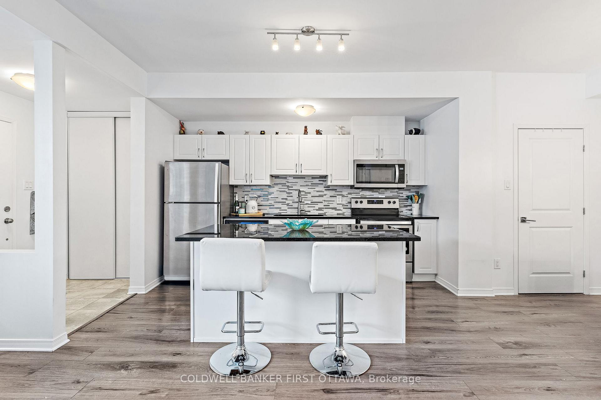 Photo 8 of Unit F, 365 Haliburton Heights, Ottawa, Kanata - Emerald Meadows/Trailwest — HOMEH