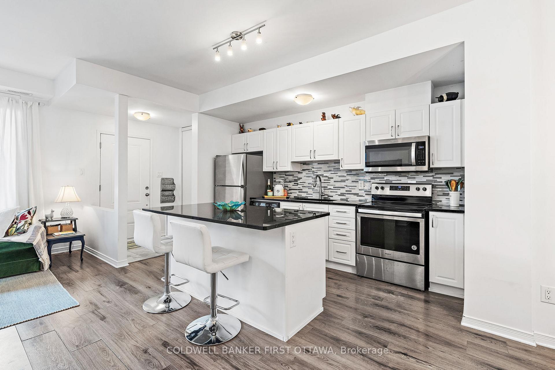 Photo 9 of Unit F, 365 Haliburton Heights, Ottawa, Kanata - Emerald Meadows/Trailwest — HOMEH
