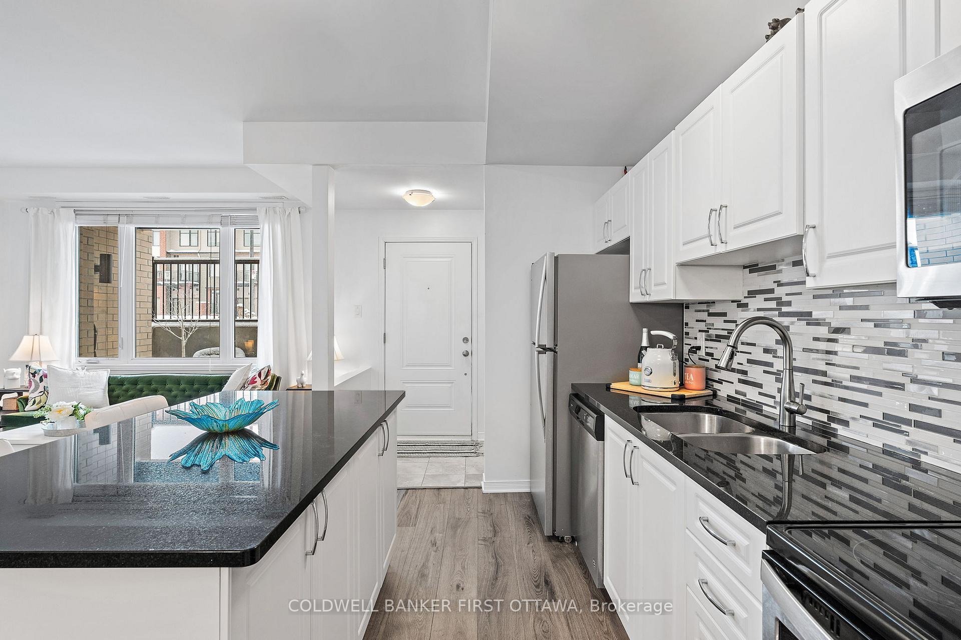 Photo 11 of Unit F, 365 Haliburton Heights, Ottawa, Kanata - Emerald Meadows/Trailwest — HOMEH
