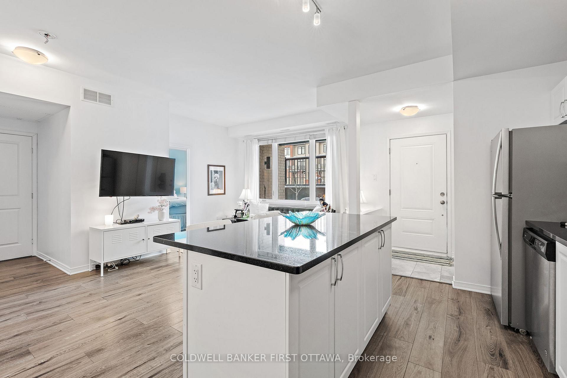Photo 12 of Unit F, 365 Haliburton Heights, Ottawa, Kanata - Emerald Meadows/Trailwest — HOMEH