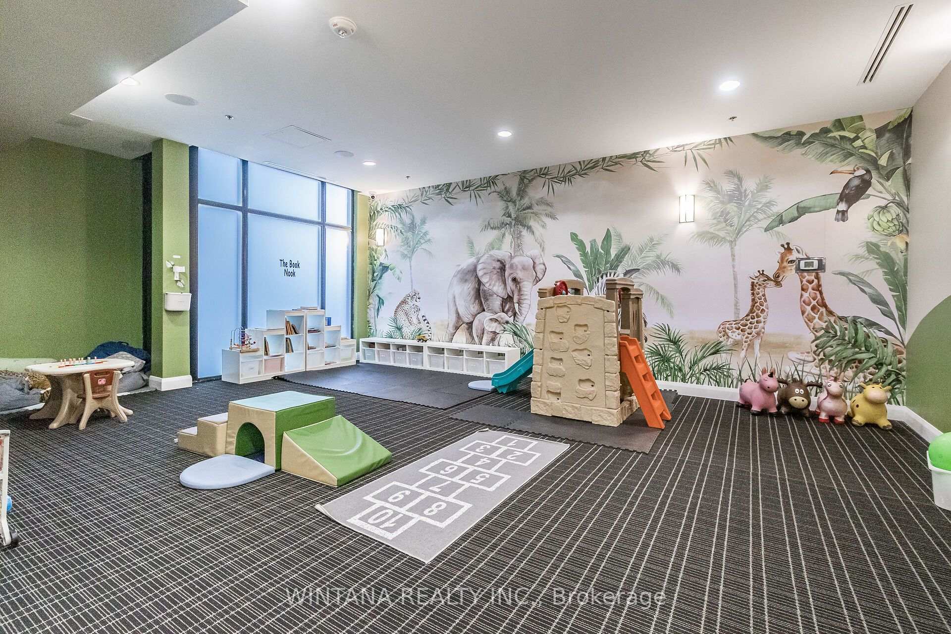 Photo 33 of Unit 305, 2900 Highway No. 7 Road W, Vaughan, Concord — HOMEH