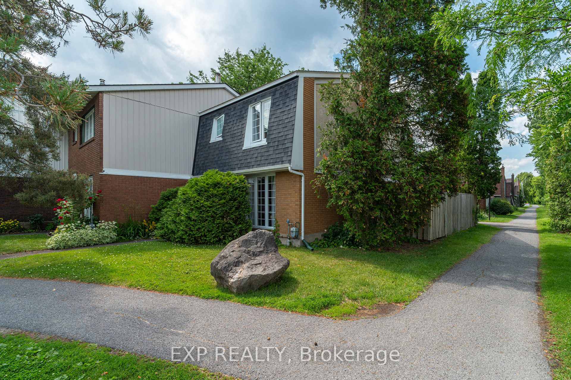 Photo 4 of Unit 65, 1029 Meadowlands Drive, Ottawa, Carleton Square — HOMEH