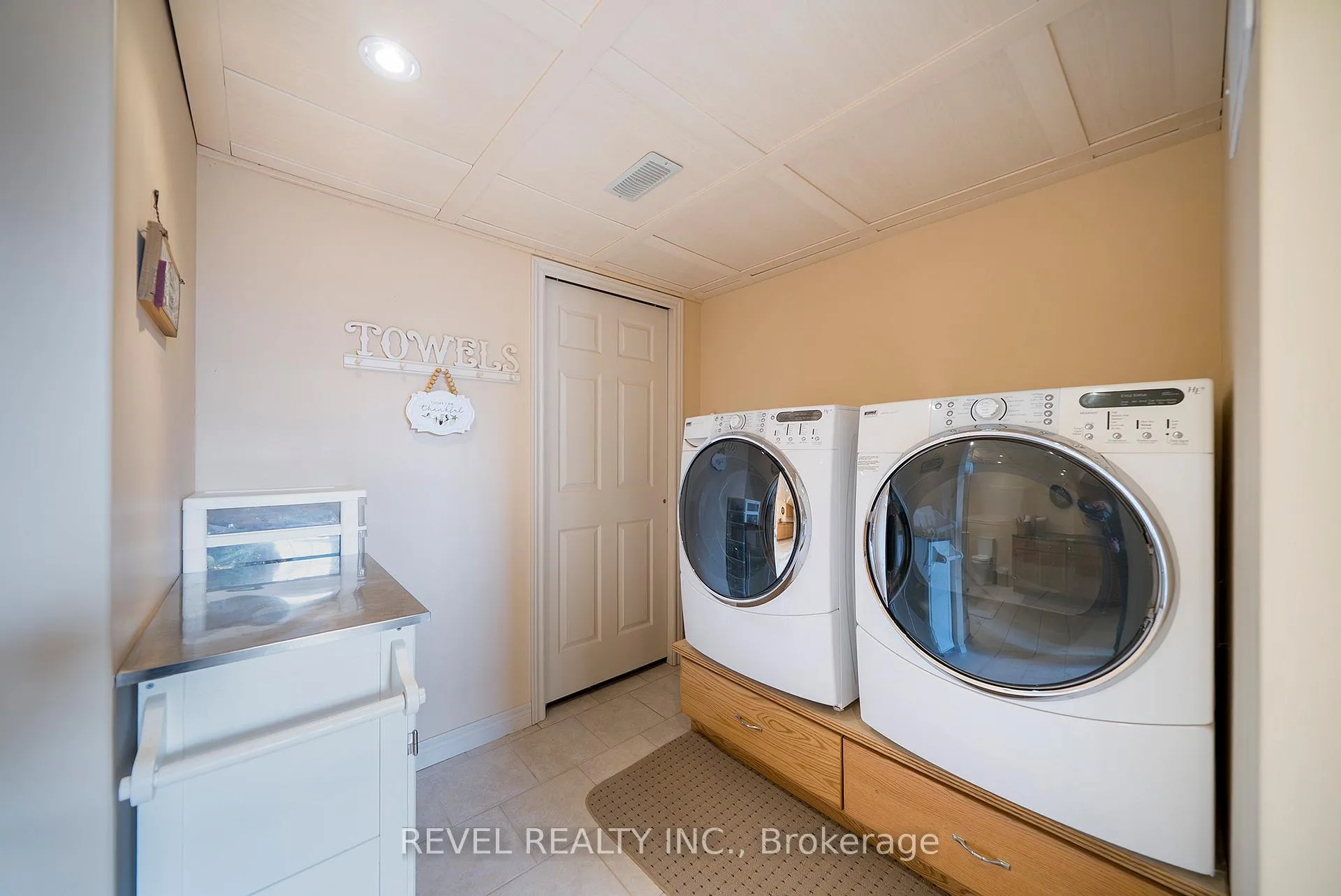 Photo 32 of 54 Bee Street, Norfolk, Booth's Harbour — HOMEH