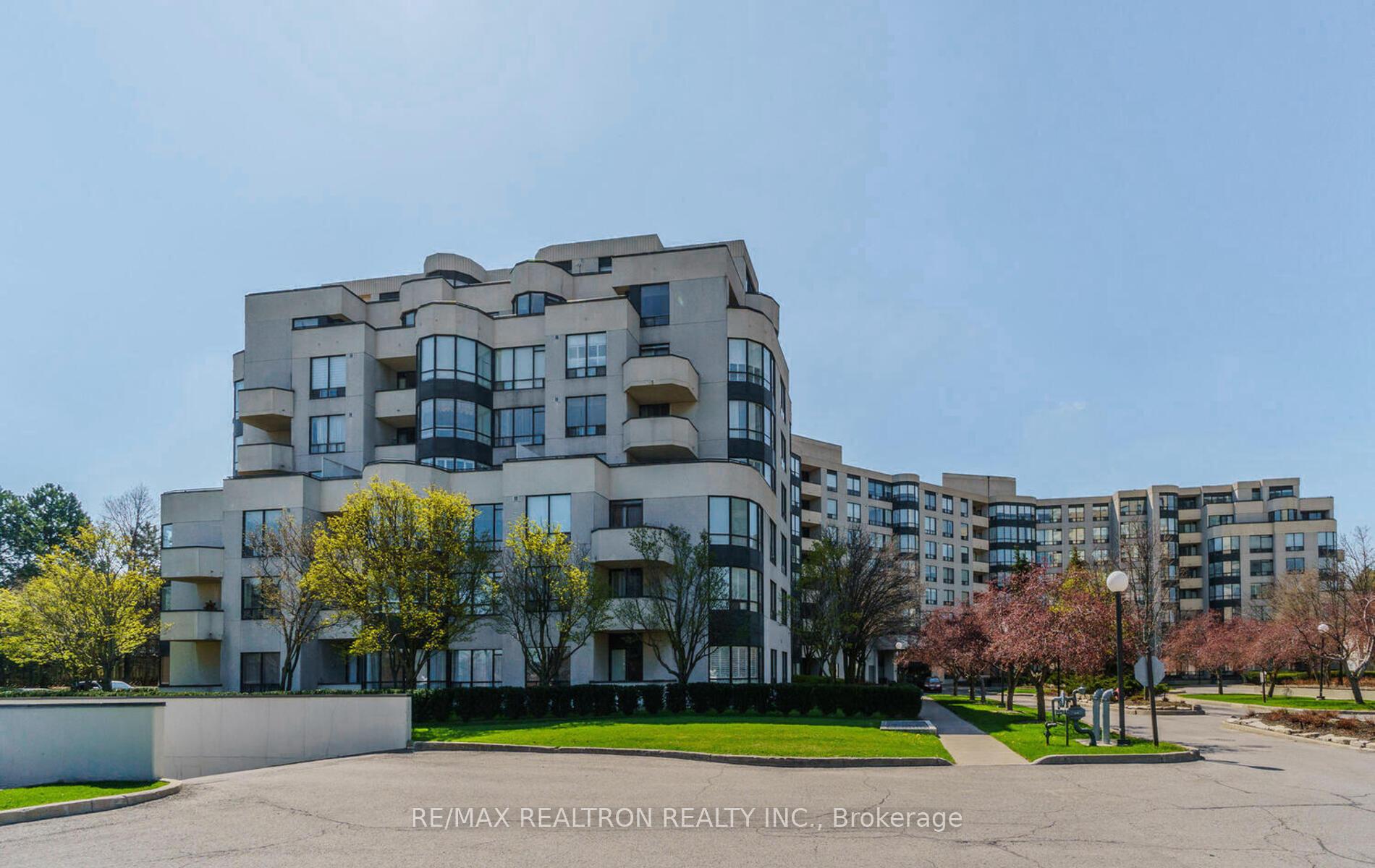 Front of Unit 814, 333 Clark Avenue W