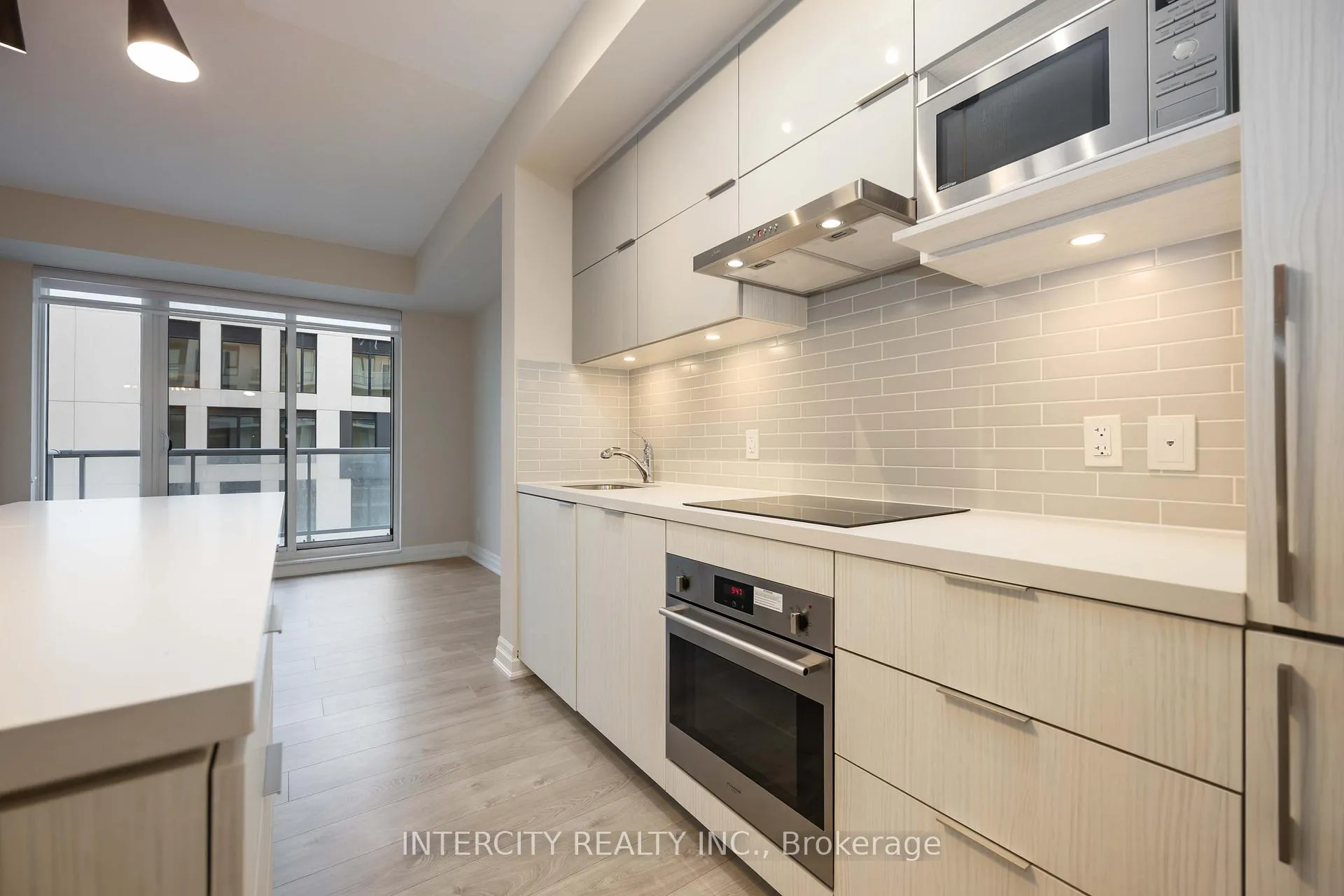 Photo 4 of Unit 802, 10 Rouge Valley Drive, Markham, Unionville — HOMEH