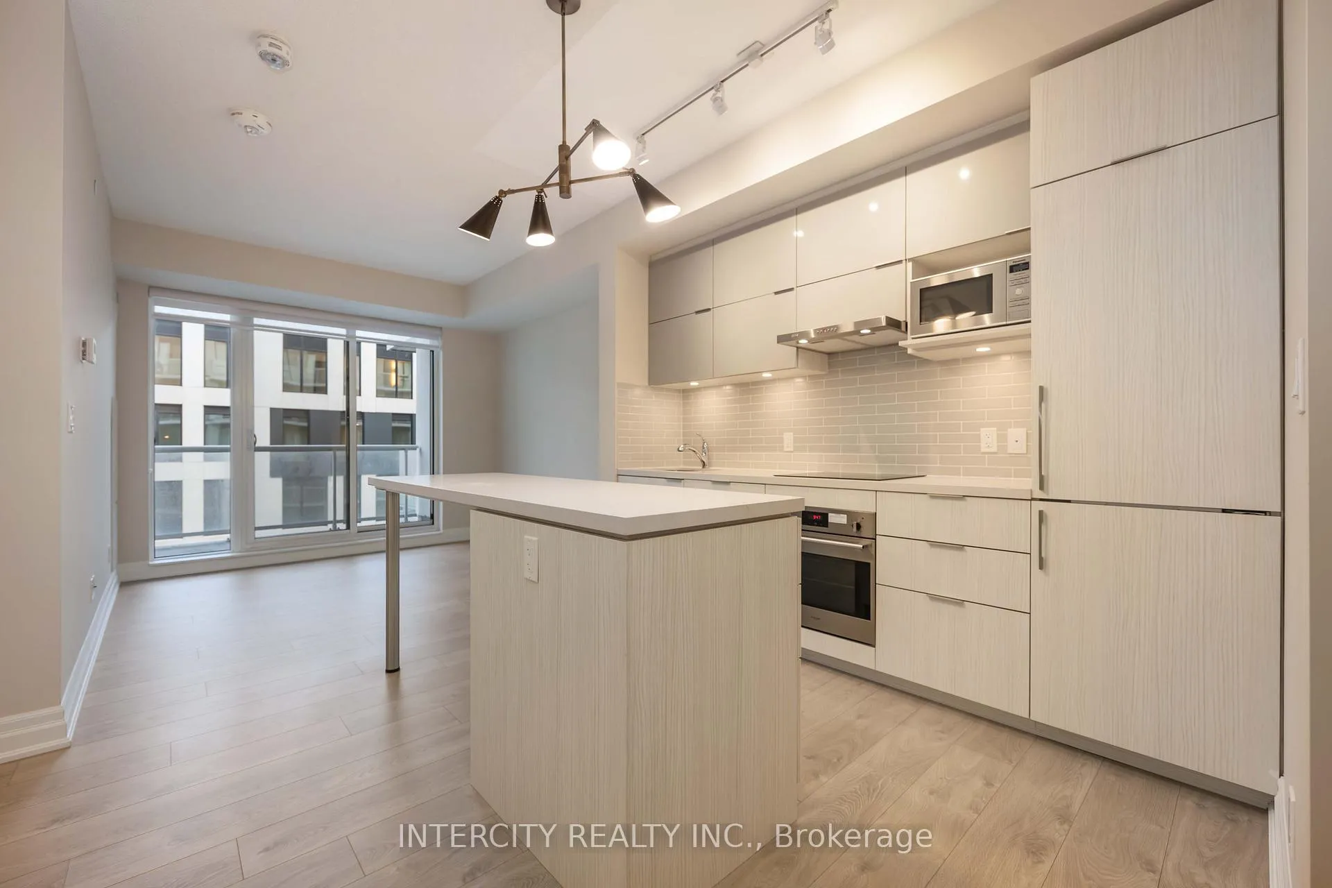 Photo 6 of Unit 802, 10 Rouge Valley Drive, Markham, Unionville — HOMEH