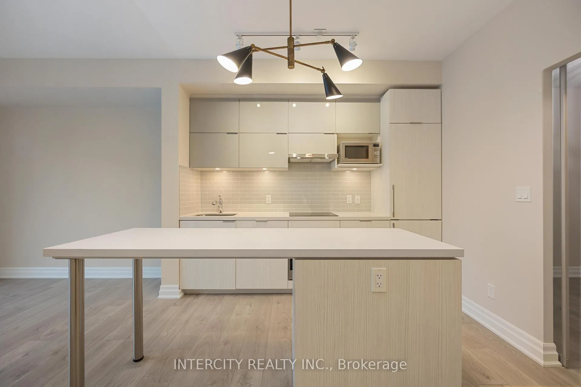 Photo 7 of Unit 802, 10 Rouge Valley Drive, Markham, Unionville — HOMEH