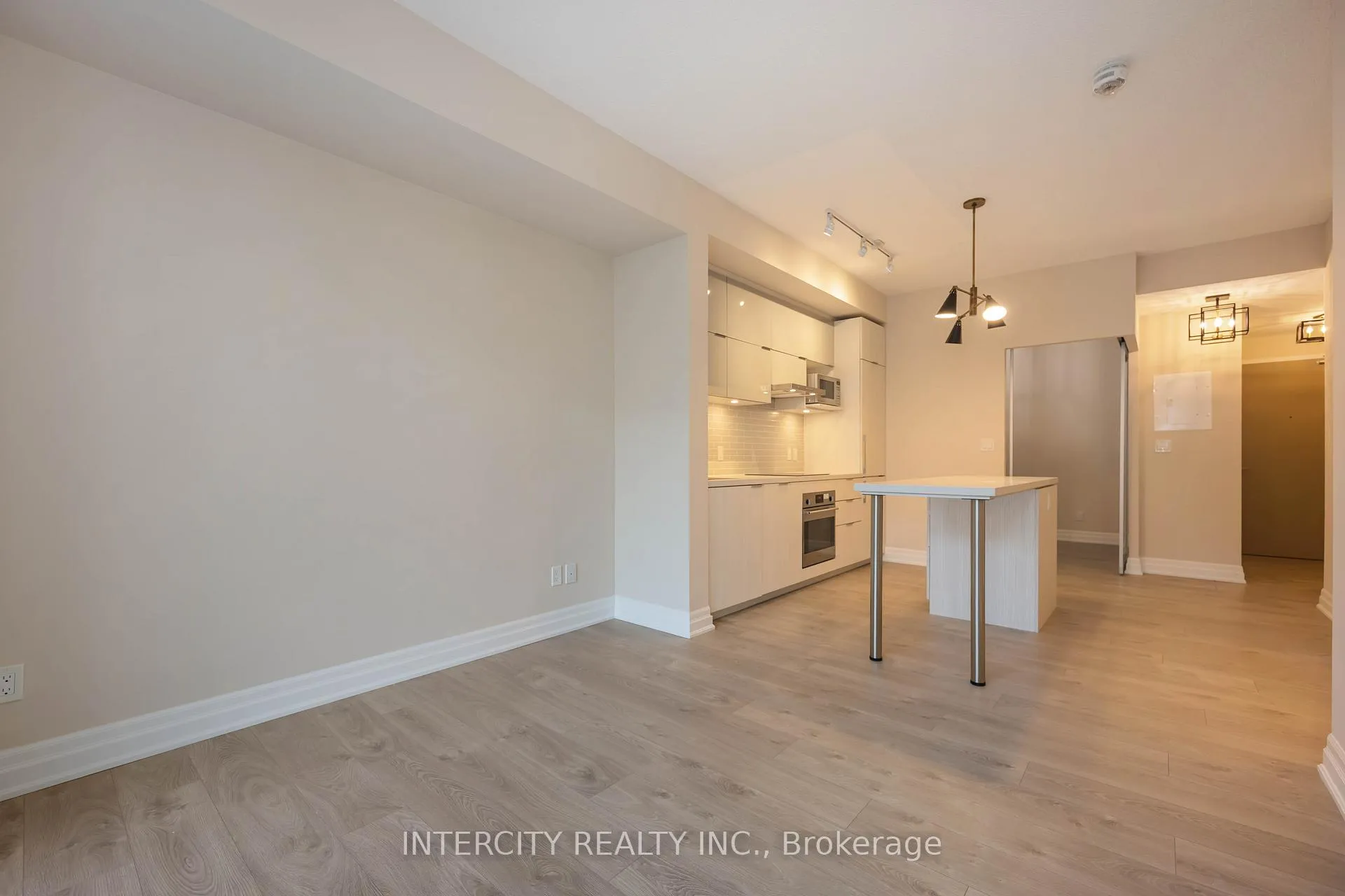 Photo 8 of Unit 802, 10 Rouge Valley Drive, Markham, Unionville — HOMEH