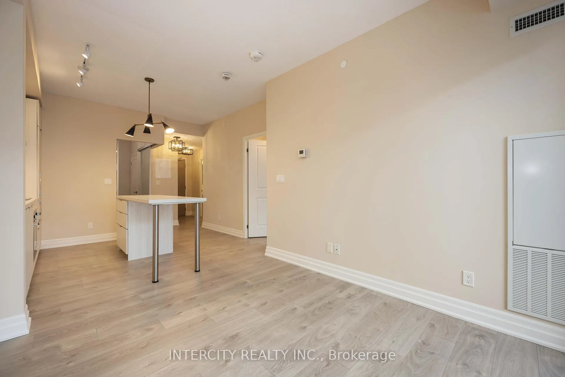 Photo 10 of Unit 802, 10 Rouge Valley Drive, Markham, Unionville — HOMEH