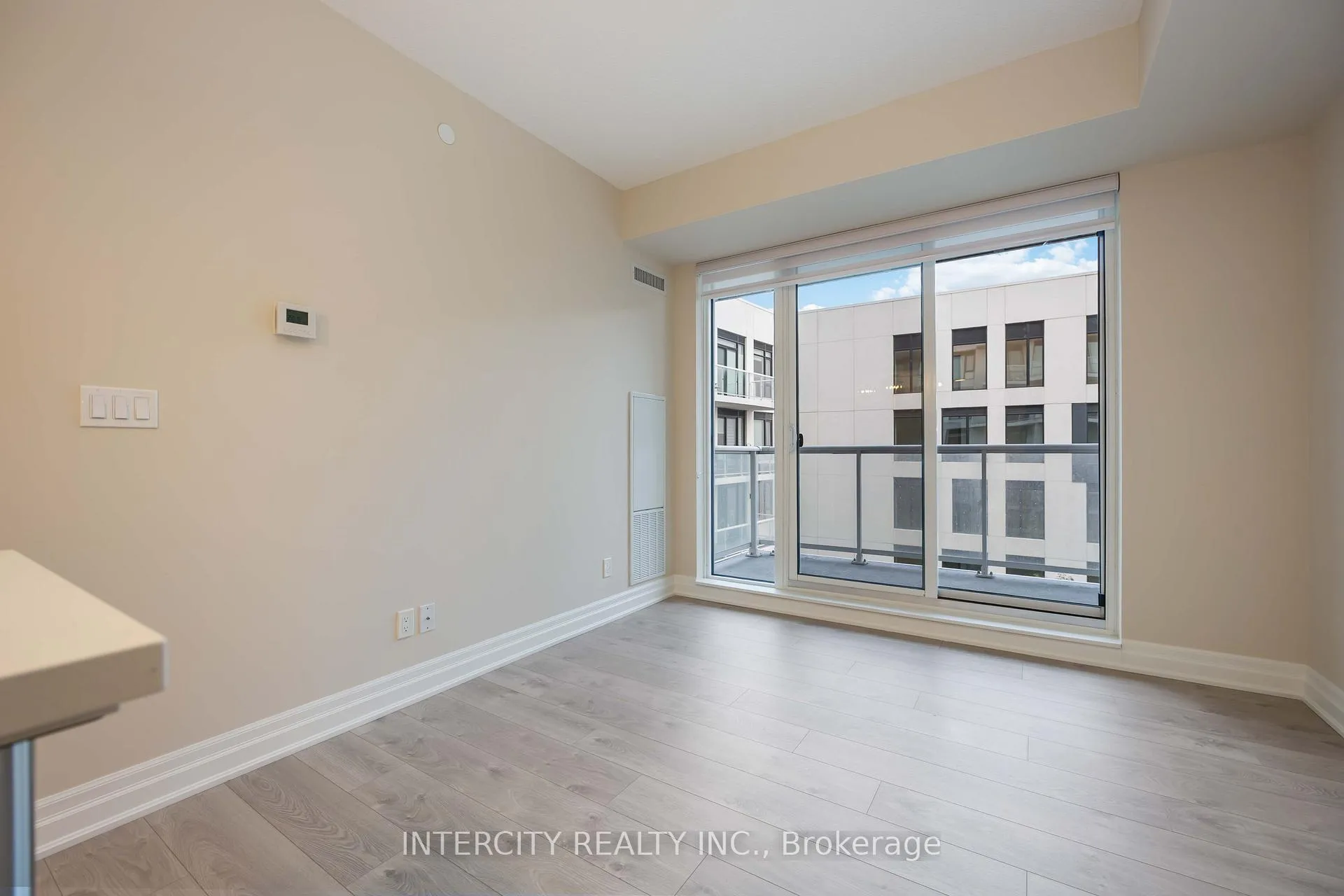 Photo 11 of Unit 802, 10 Rouge Valley Drive, Markham, Unionville — HOMEH