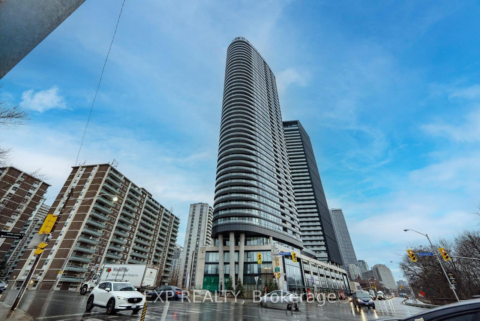 Front of Unit 1324, 585 Bloor Street E