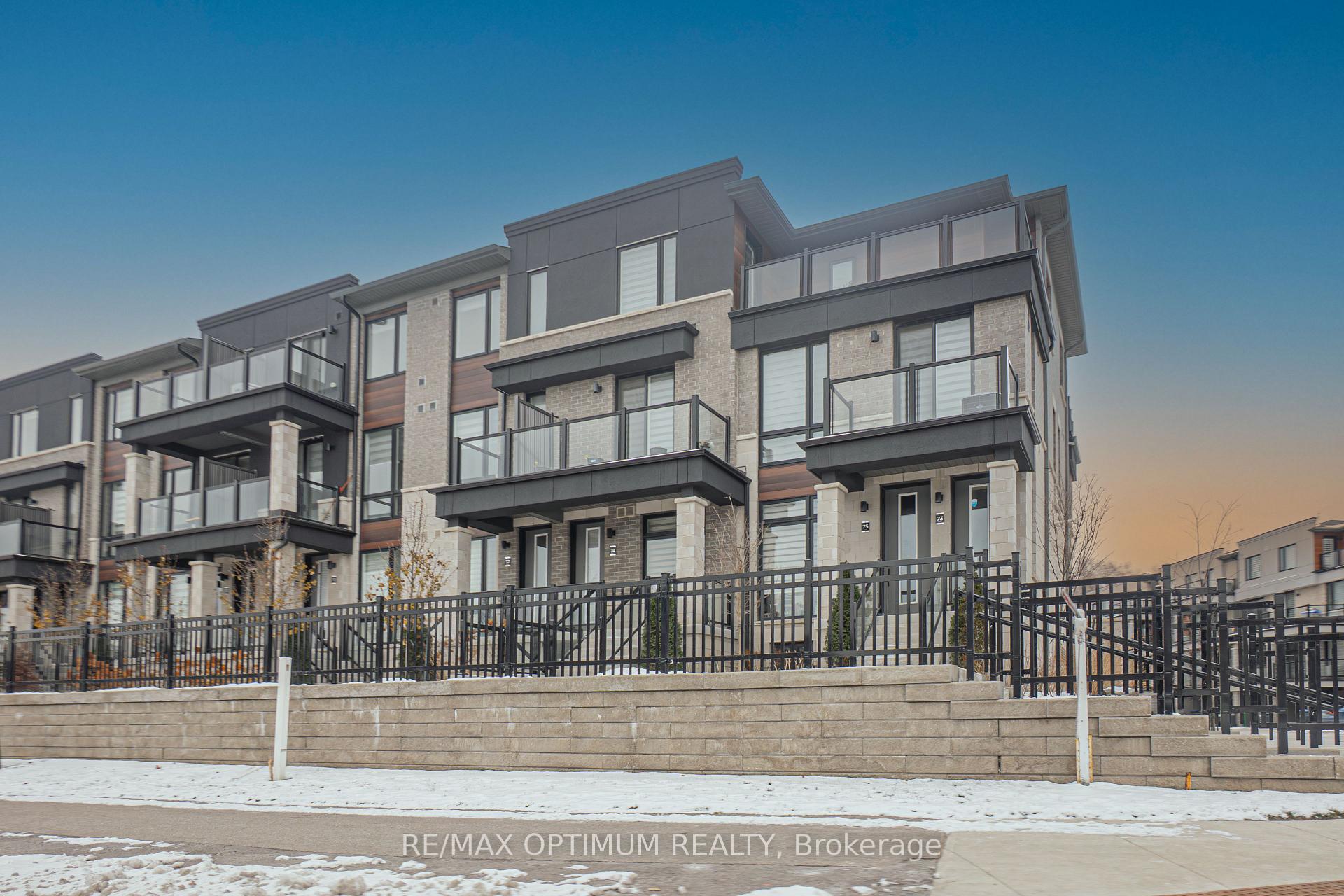 Front of Unit 72, 80 Knotsberry Circle