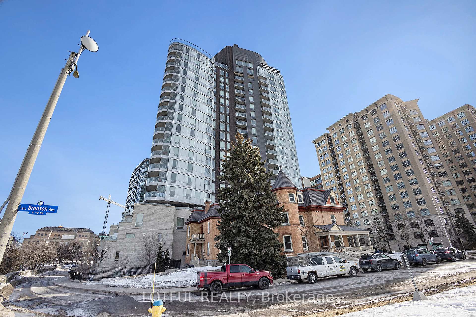 Front of Unit 601, 428 Sparks Street