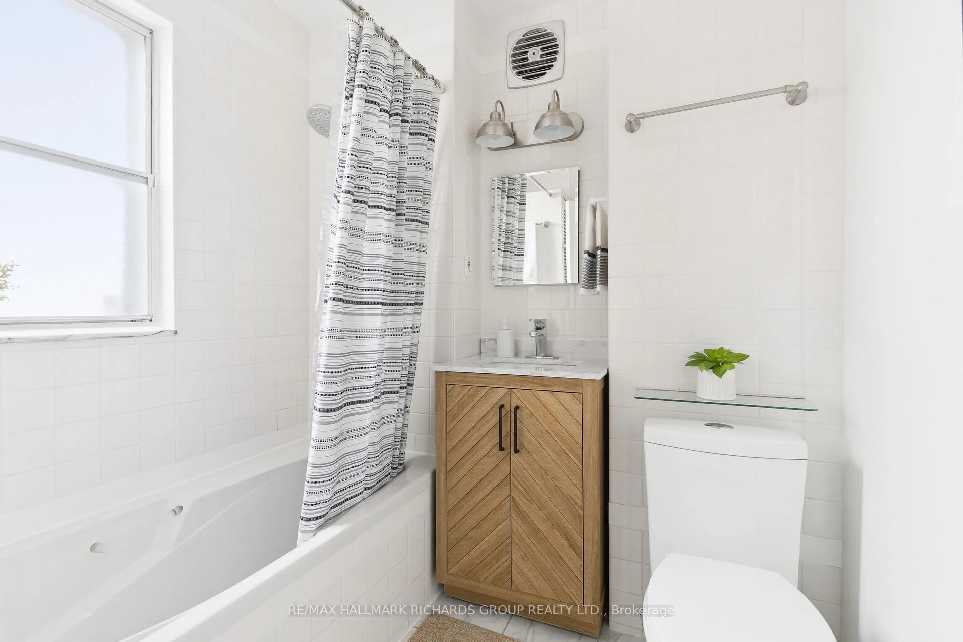 Photo 15 of 32 Costain Avenue, Toronto, East End-Danforth — HOMEH