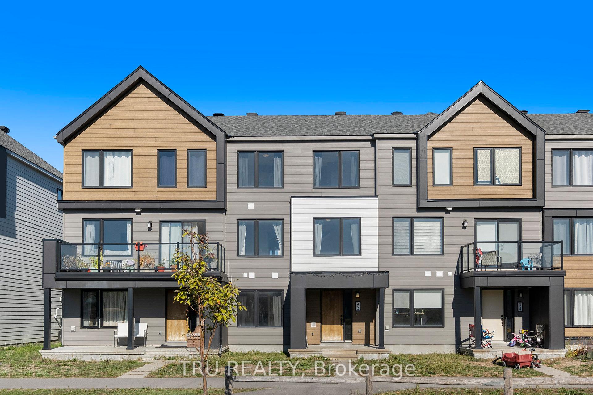 Photo 5 of 92 Kyanite Lane, Ottawa, Barrhaven - Heritage Park — HOMEH