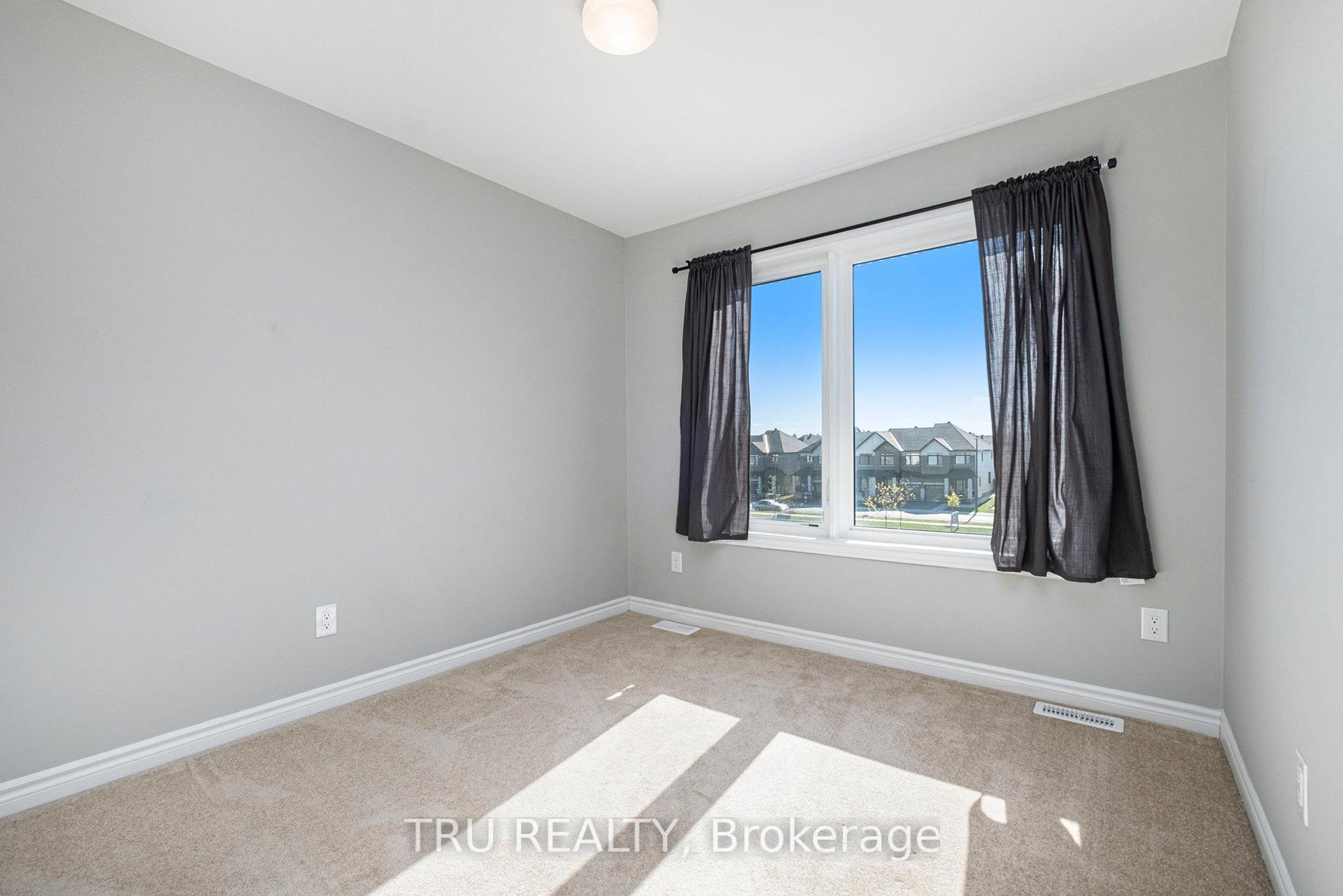 Photo 10 of 92 Kyanite Lane, Ottawa, Barrhaven - Heritage Park — HOMEH
