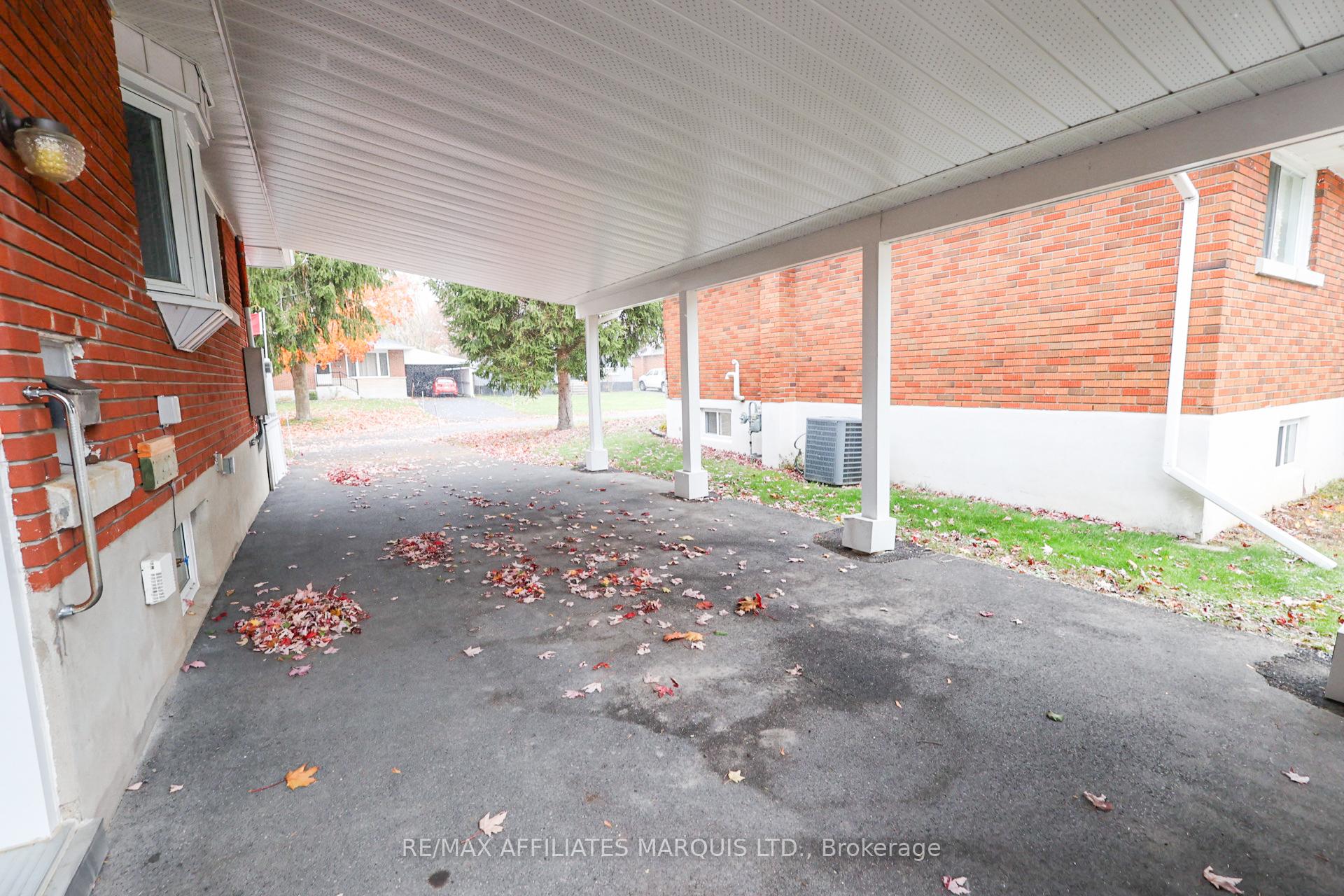 Photo 10 of 1212 Osborne Avenue, Cornwall — HOMEH