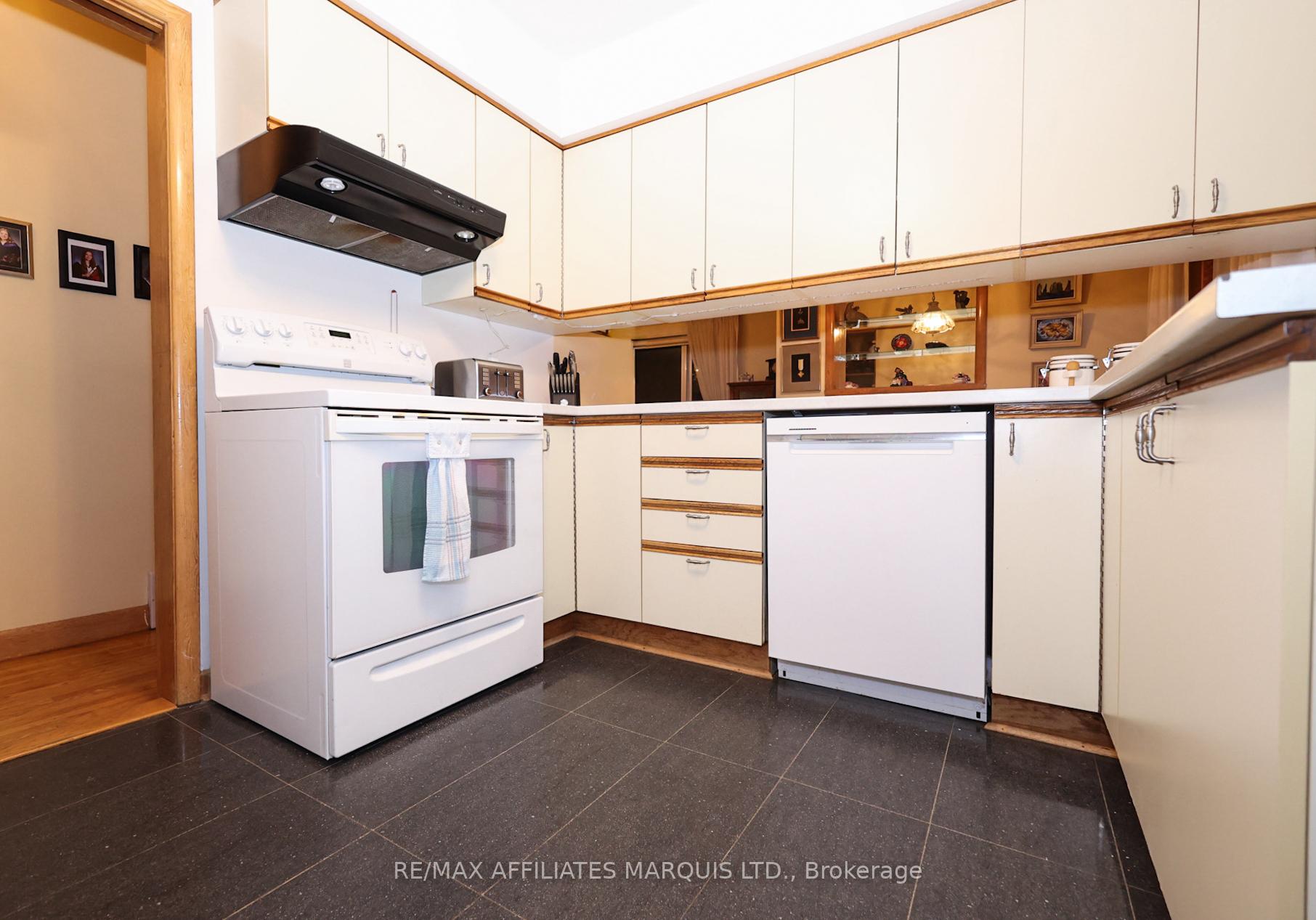 Photo 11 of 1212 Osborne Avenue, Cornwall — HOMEH