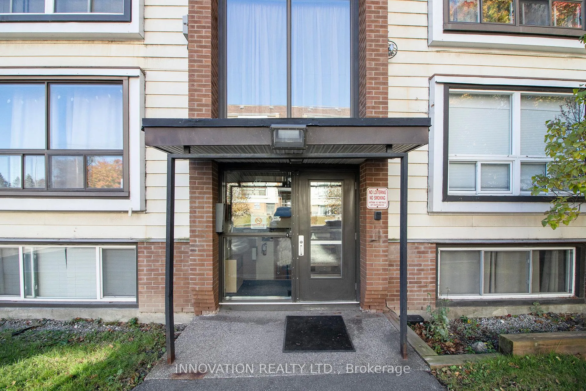 Front of Unit 14, 47 Sumac Street N