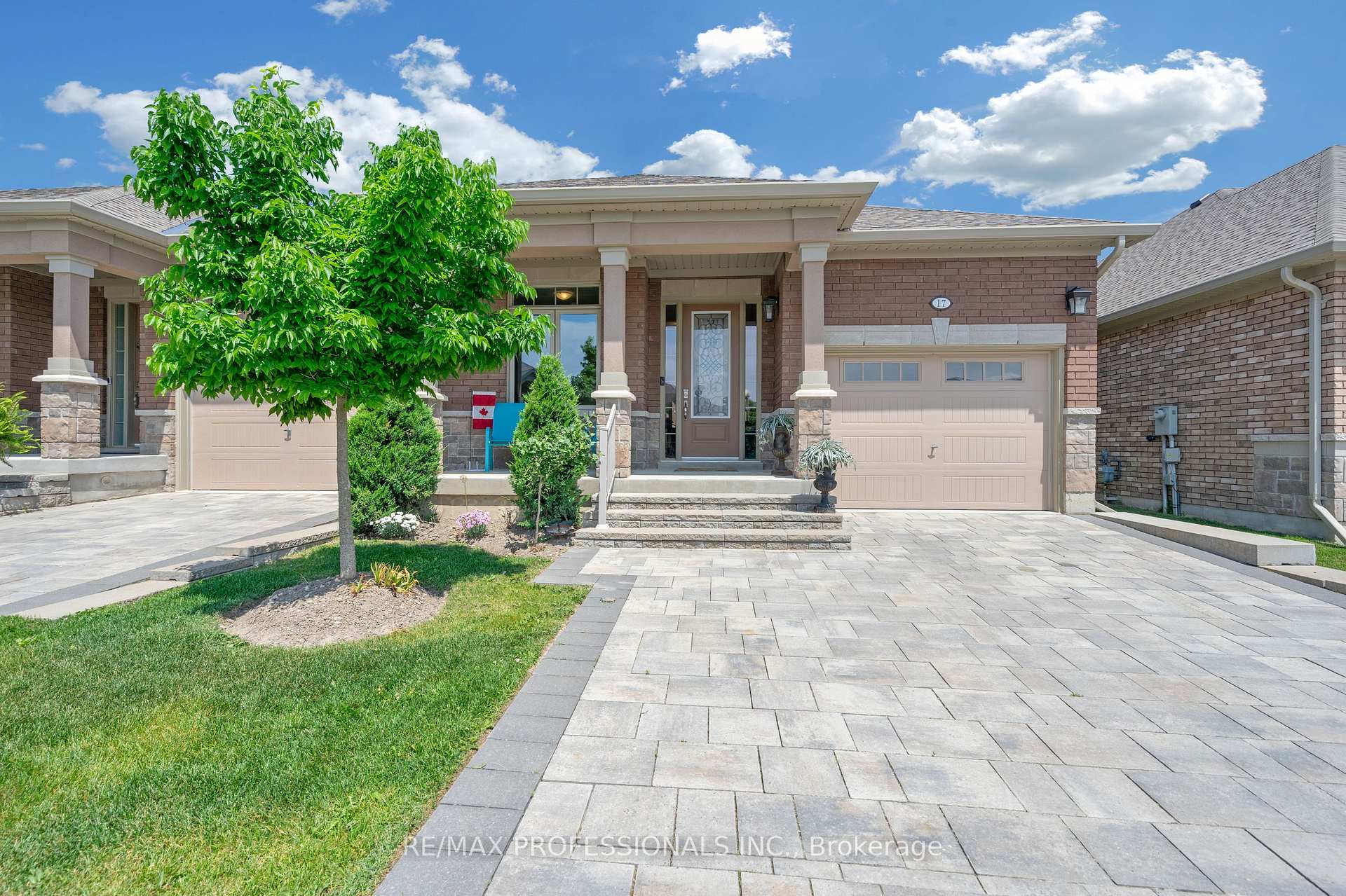 Photo 1 of 17 Assunta Garden, New Tecumseth, Rural New Tecumseth — HOMEH