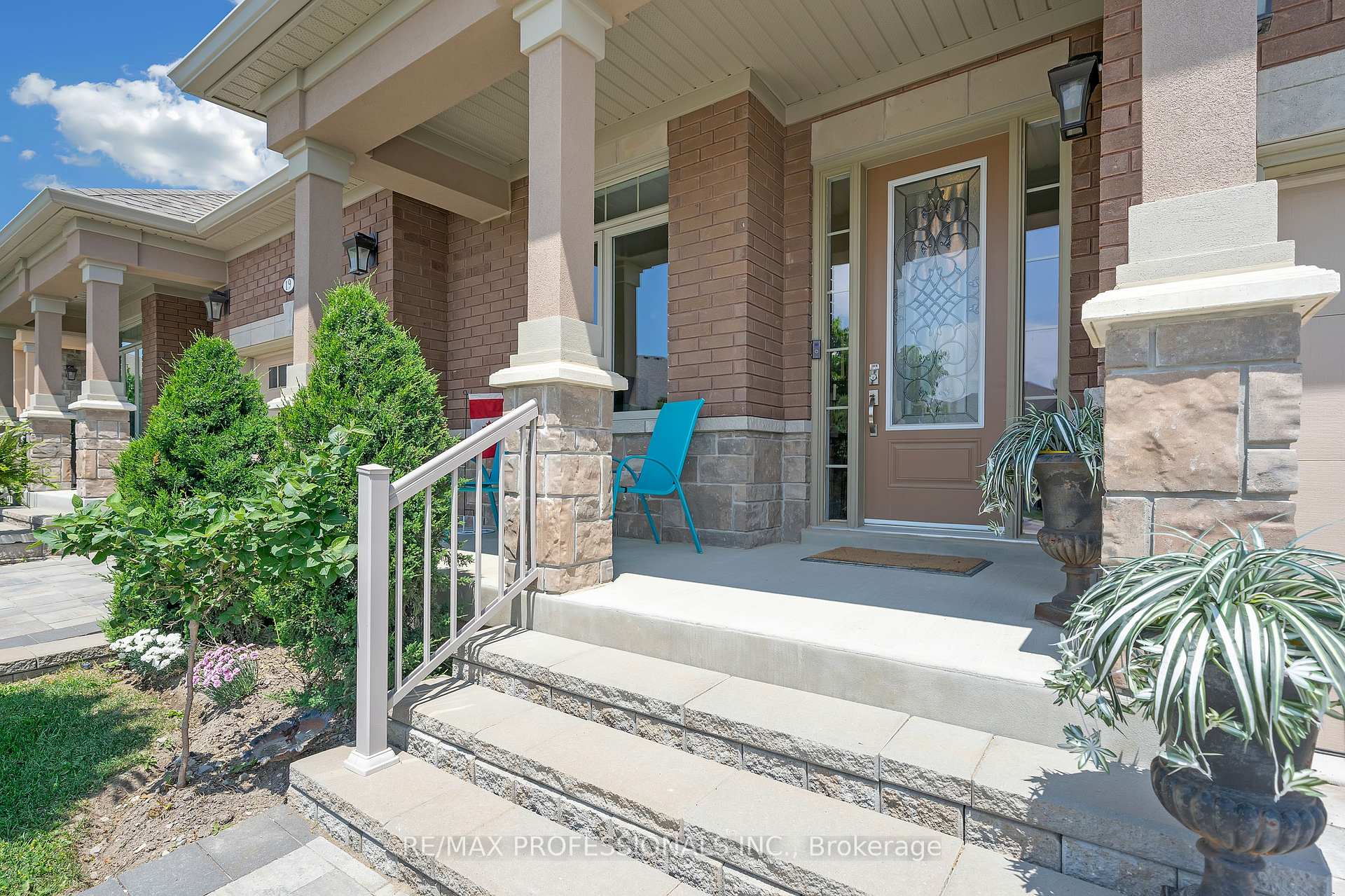 Photo 3 of 17 Assunta Garden, New Tecumseth, Rural New Tecumseth — HOMEH