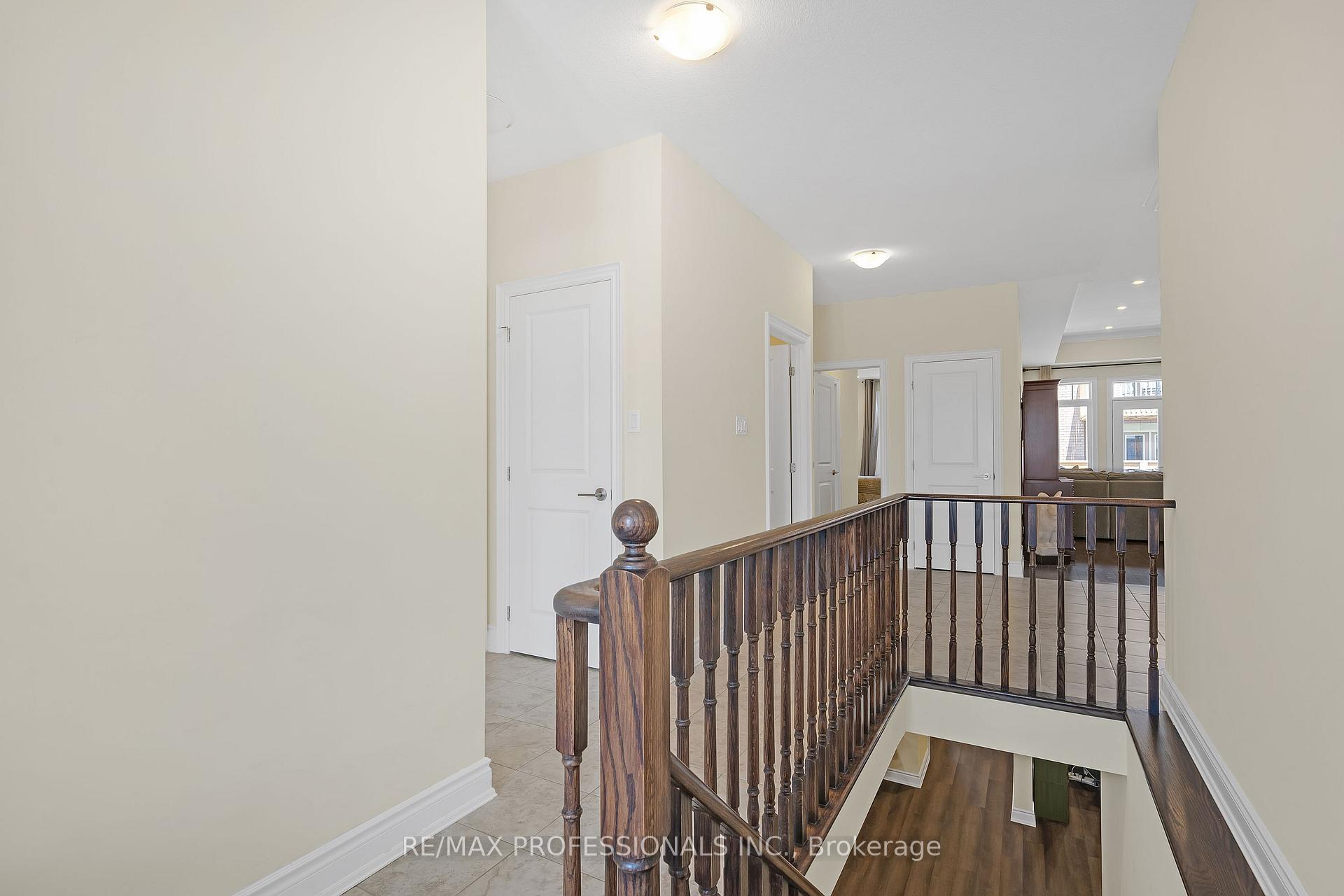 Photo 5 of 17 Assunta Garden, New Tecumseth, Rural New Tecumseth — HOMEH