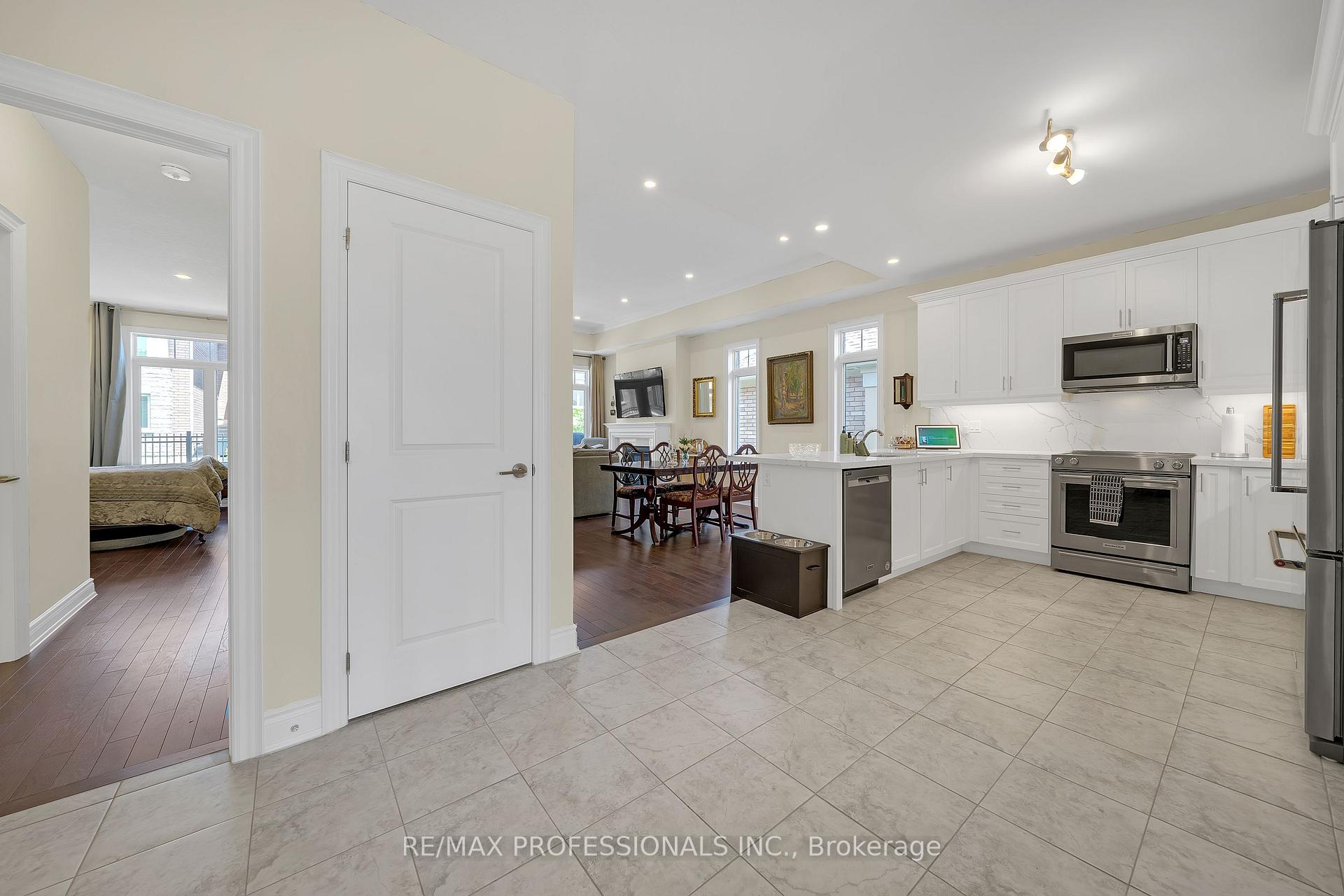 Photo 6 of 17 Assunta Garden, New Tecumseth, Rural New Tecumseth — HOMEH