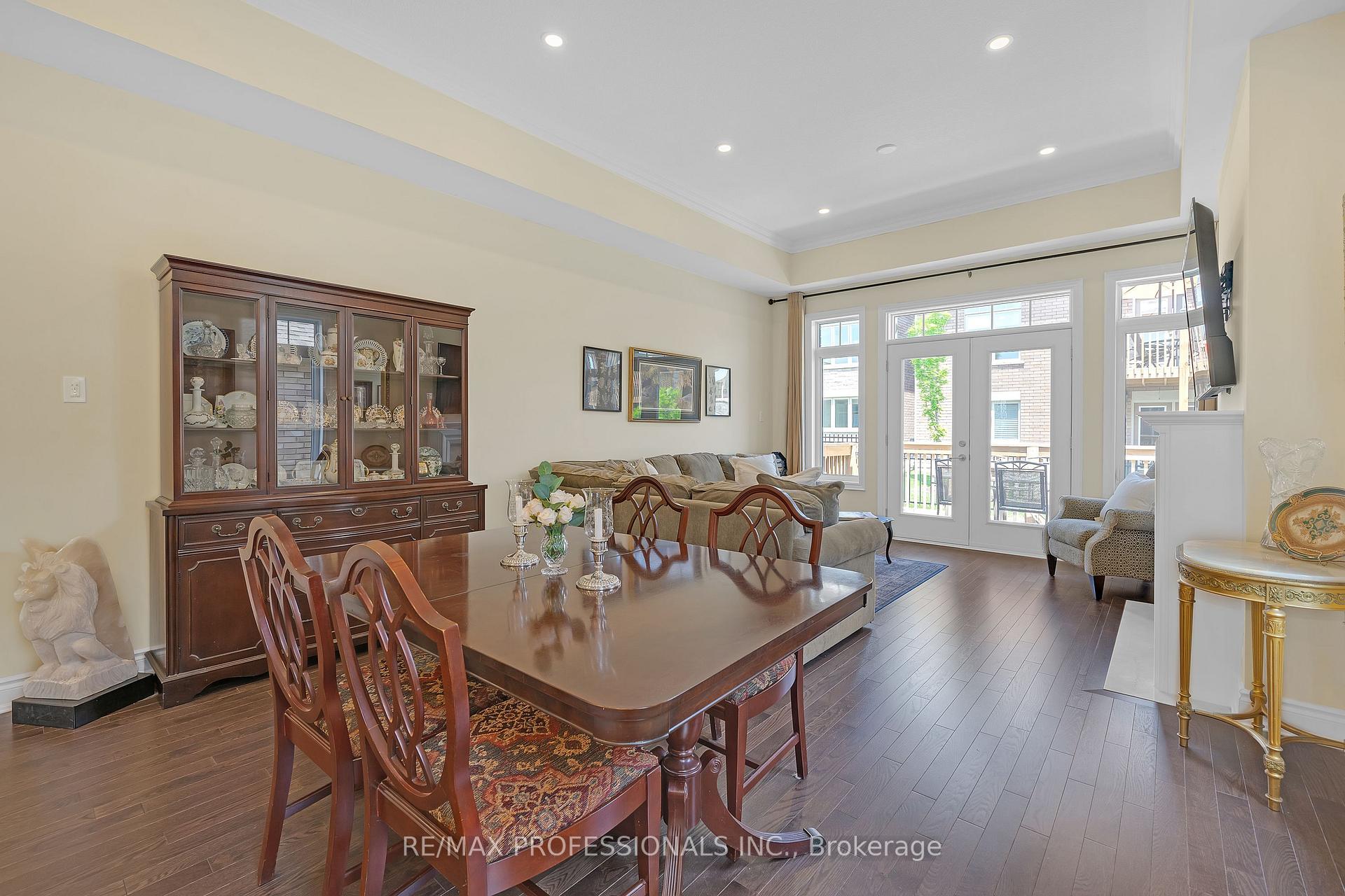 Photo 10 of 17 Assunta Garden, New Tecumseth, Rural New Tecumseth — HOMEH