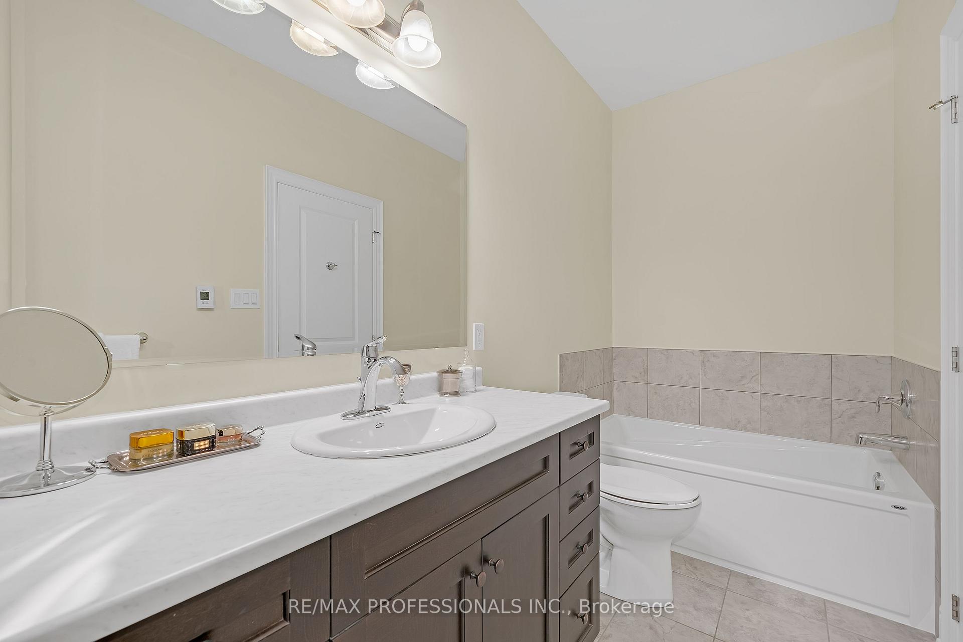 Photo 21 of 17 Assunta Garden, New Tecumseth, Rural New Tecumseth — HOMEH