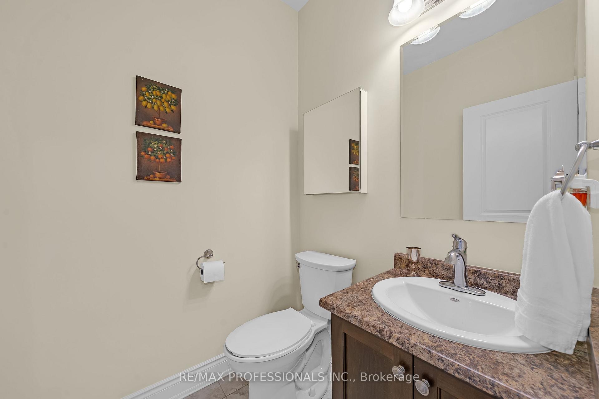 Photo 23 of 17 Assunta Garden, New Tecumseth, Rural New Tecumseth — HOMEH