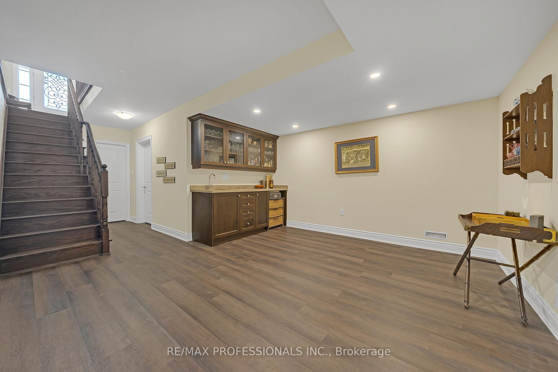 Photo 24 of 17 Assunta Garden, New Tecumseth, Rural New Tecumseth — HOMEH