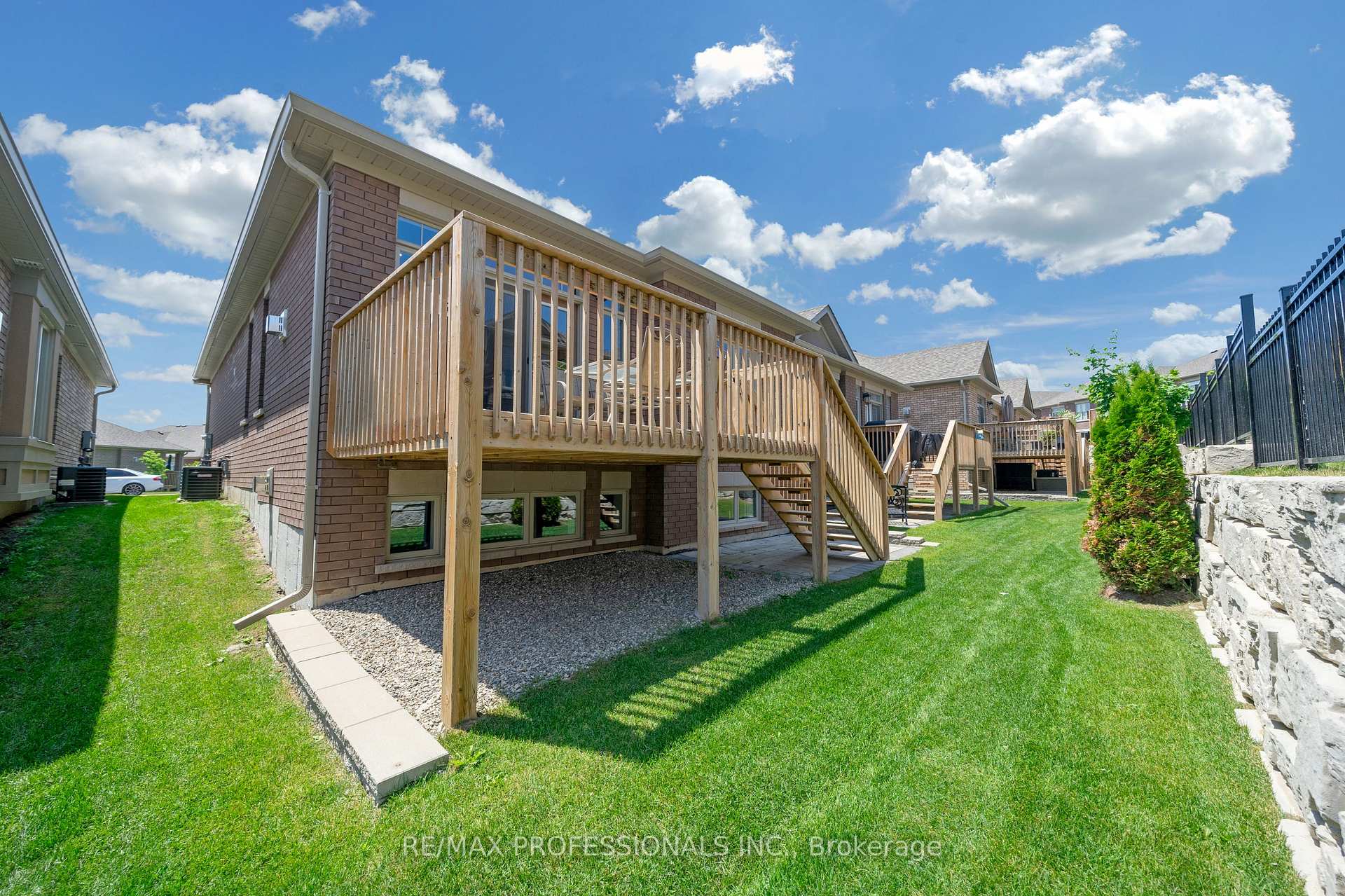 Photo 32 of 17 Assunta Garden, New Tecumseth, Rural New Tecumseth — HOMEH