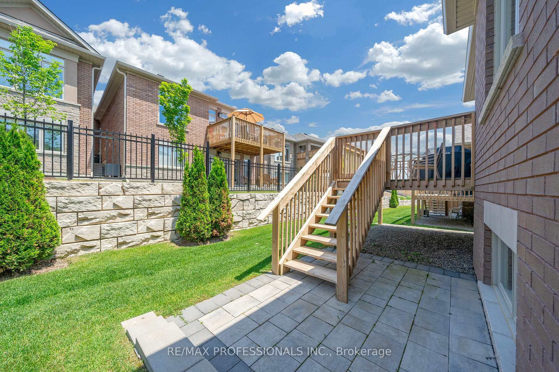 Photo 37 of 17 Assunta Garden, New Tecumseth, Rural New Tecumseth — HOMEH