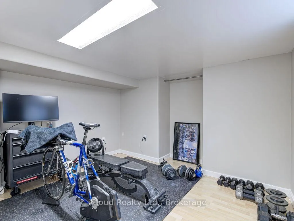 Photo 41 of 458 Upper Wellington Street, Hamilton, Centremount — HOMEH