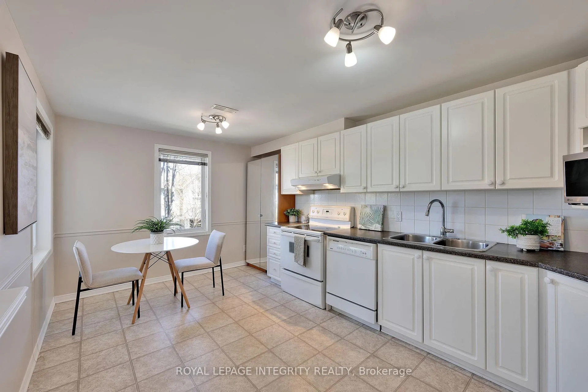 Photo 14 of Unit B, 10 Daybreak Street, Ottawa, Barrhaven East — HOMEH